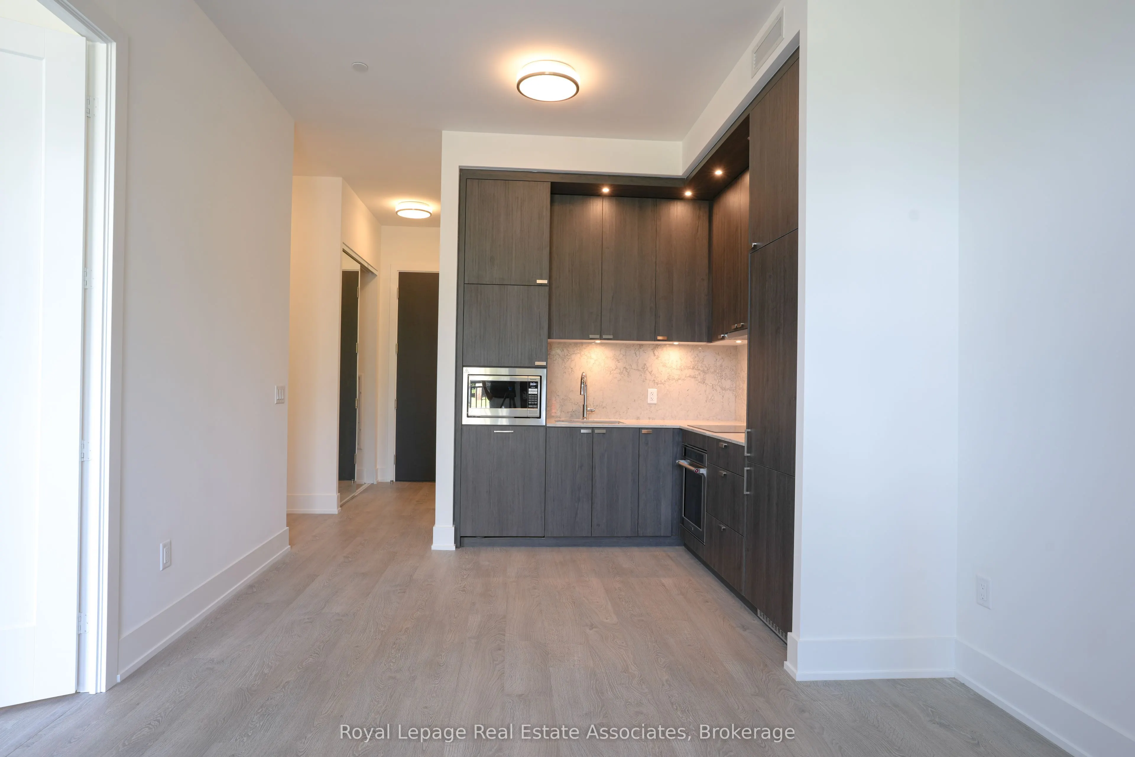 255 The Kingsway, #105