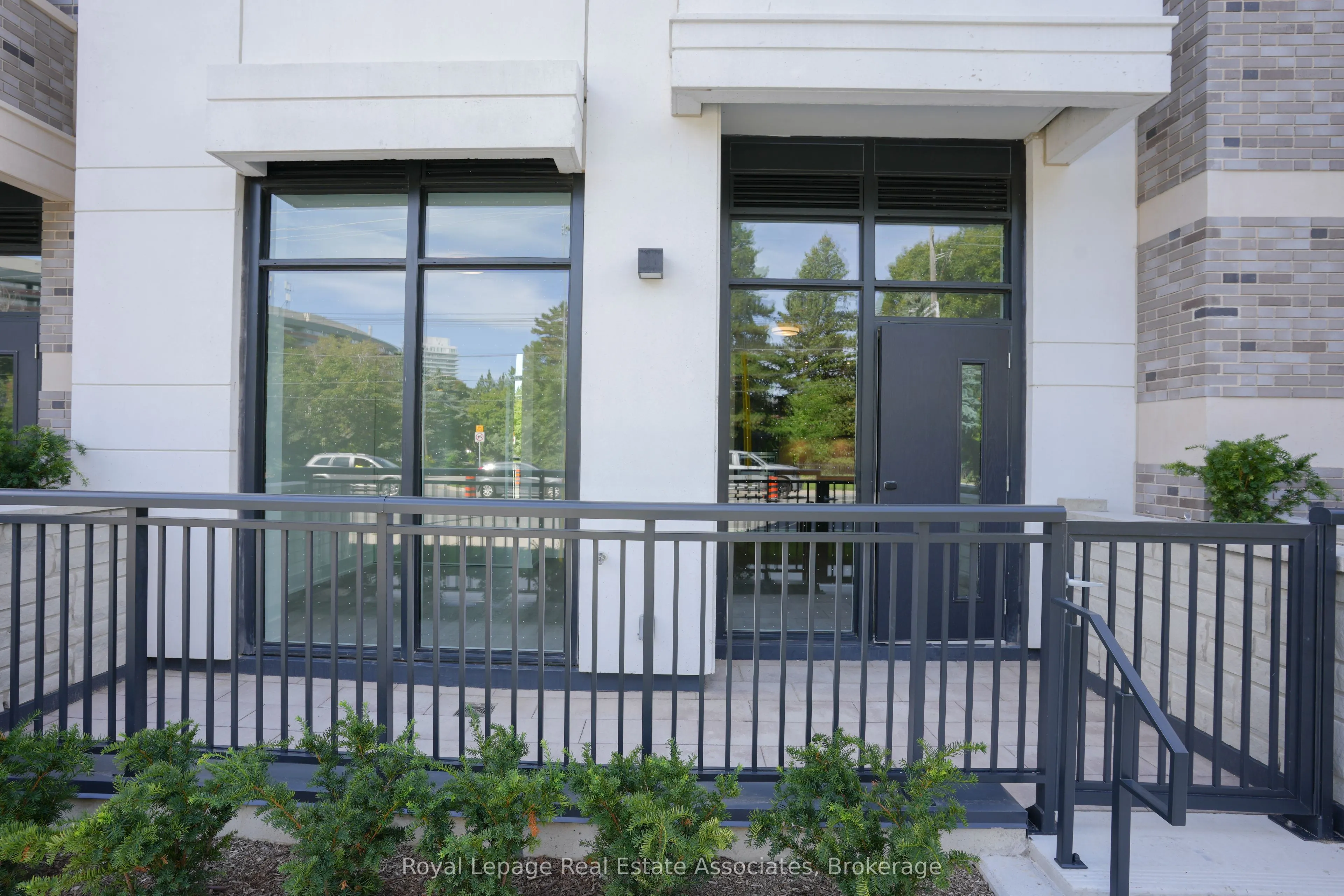 255 The Kingsway, #105