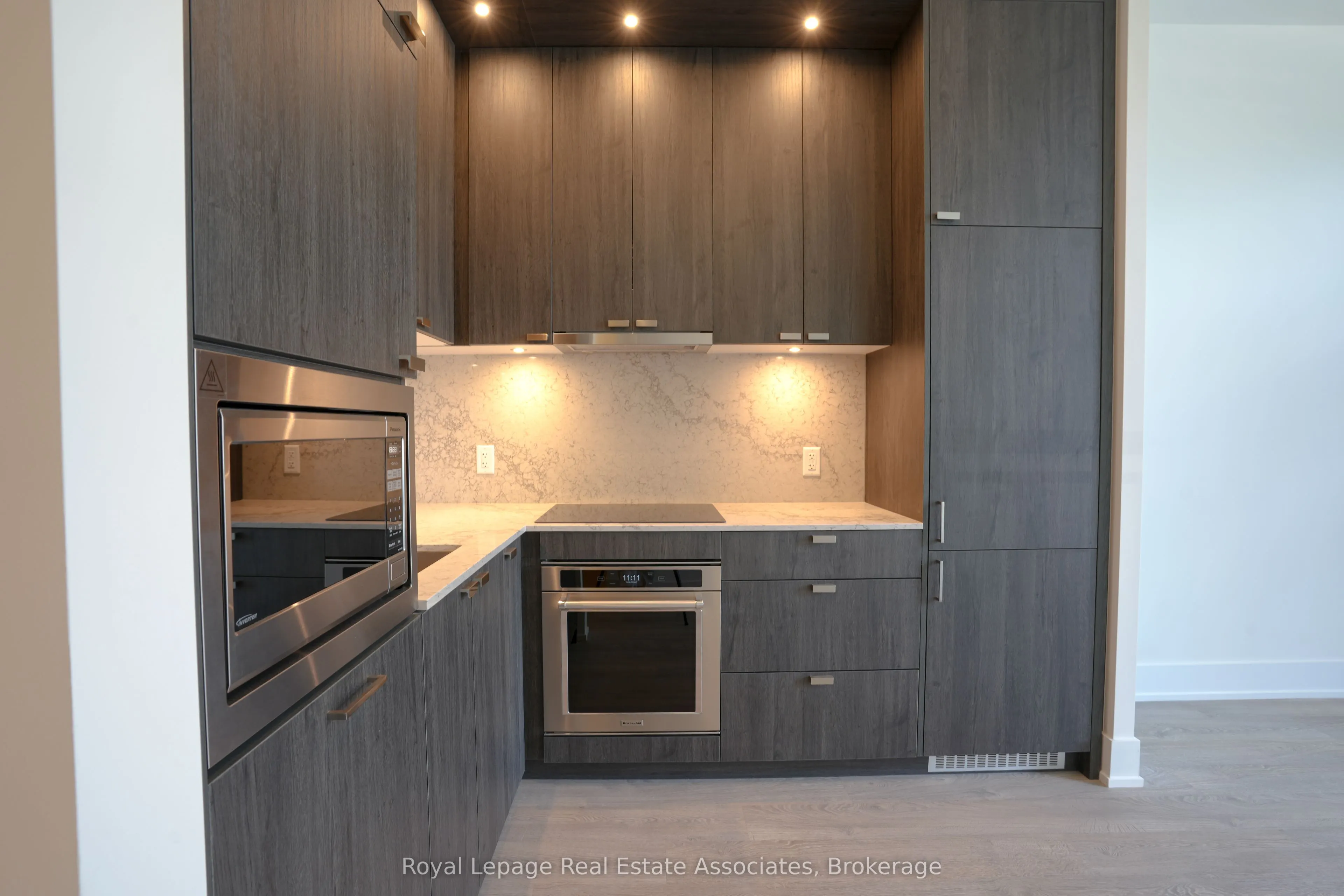 255 The Kingsway, #105