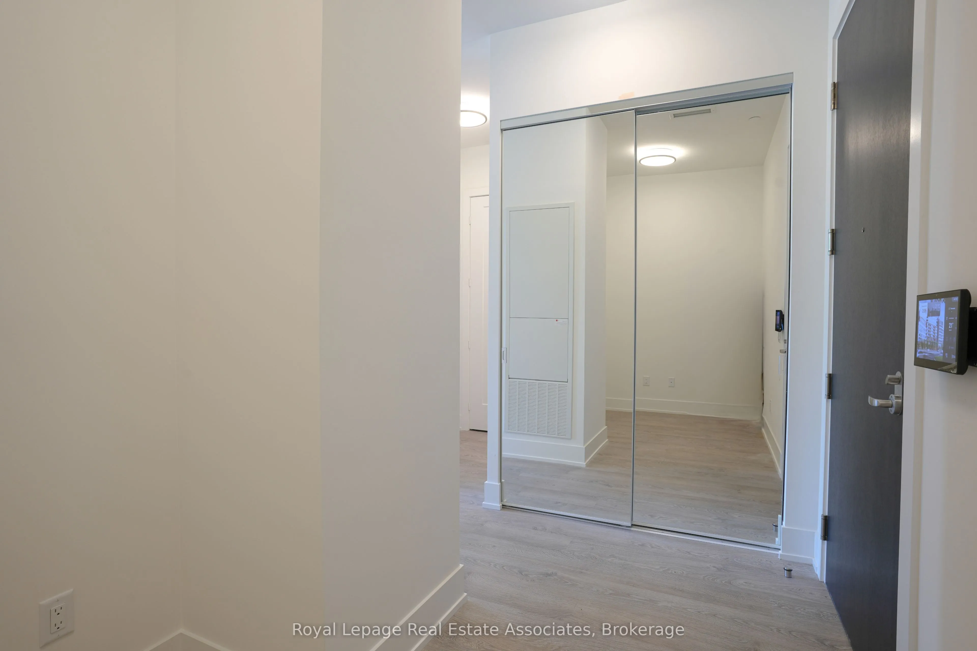 255 The Kingsway, #105