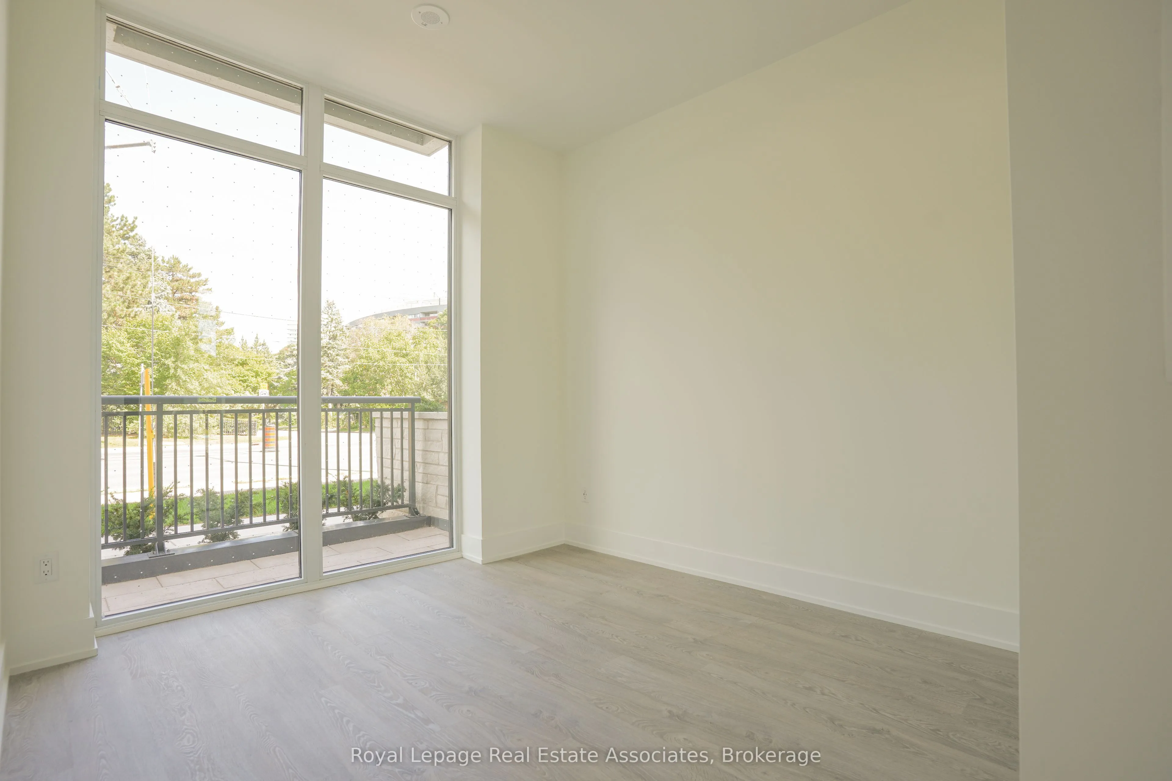 255 The Kingsway, #105