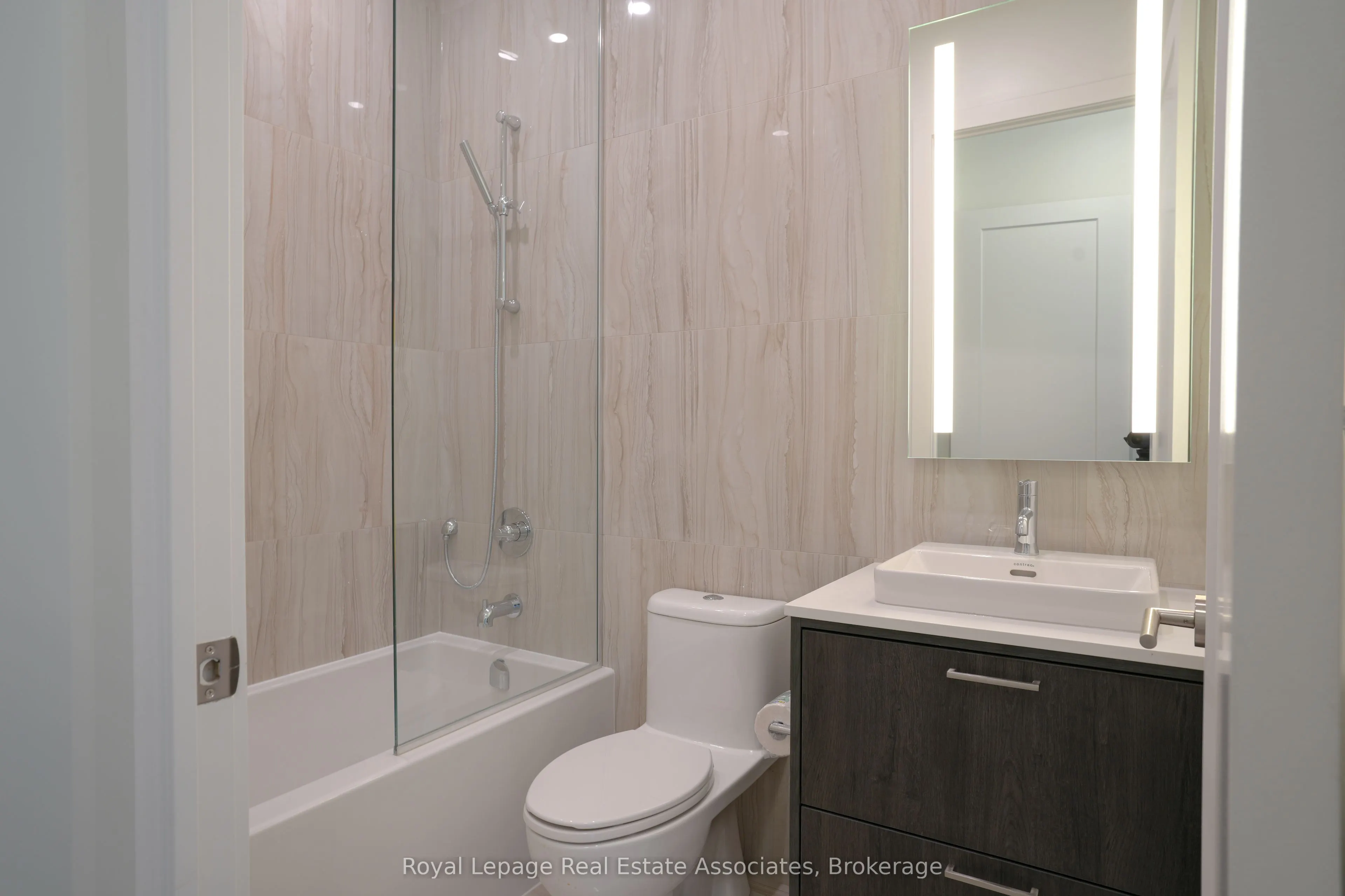 255 The Kingsway, #105