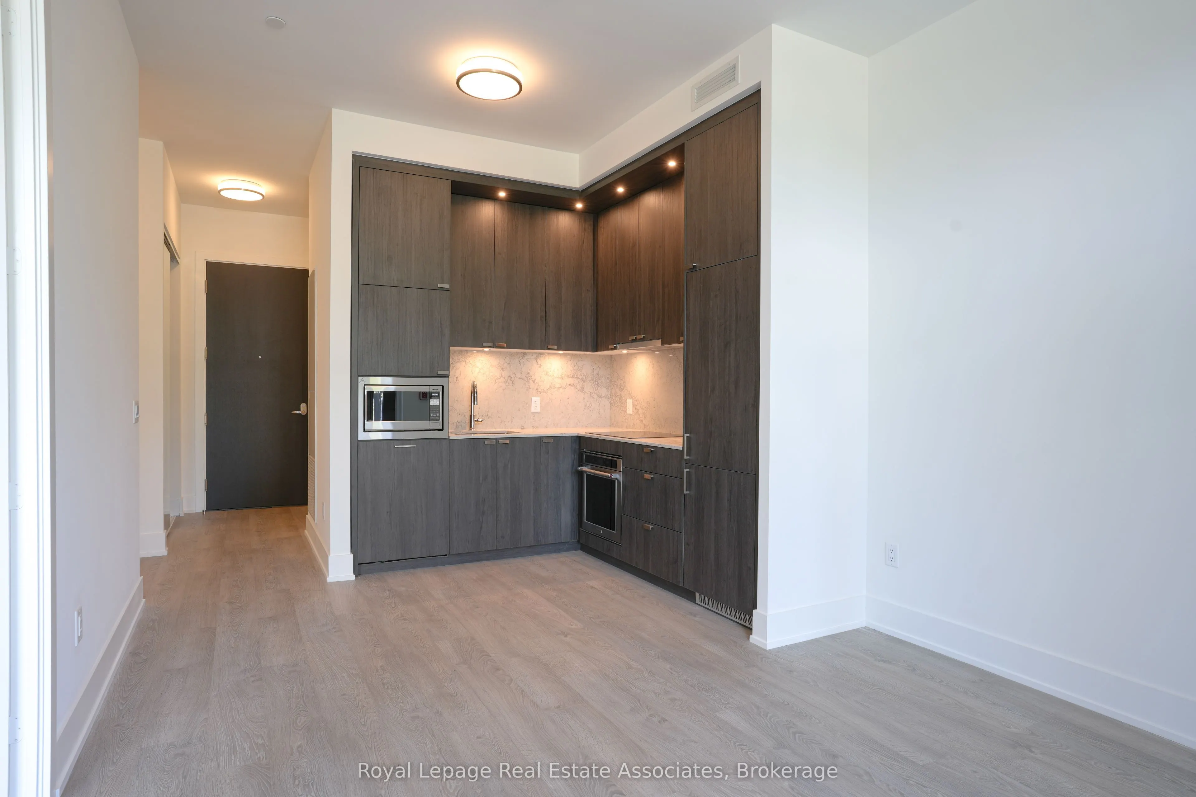 255 The Kingsway, #105
