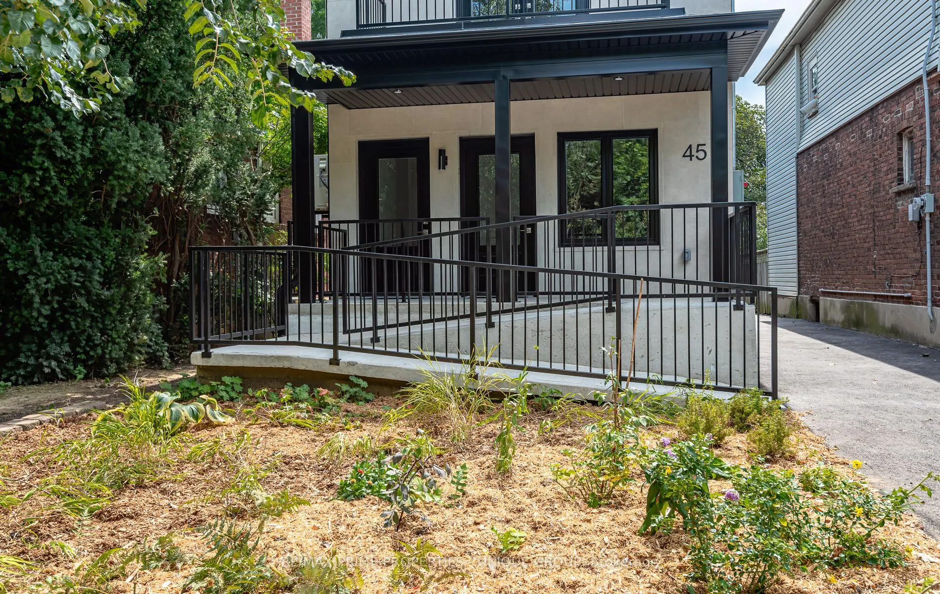 45 Astoria Avenue, #2