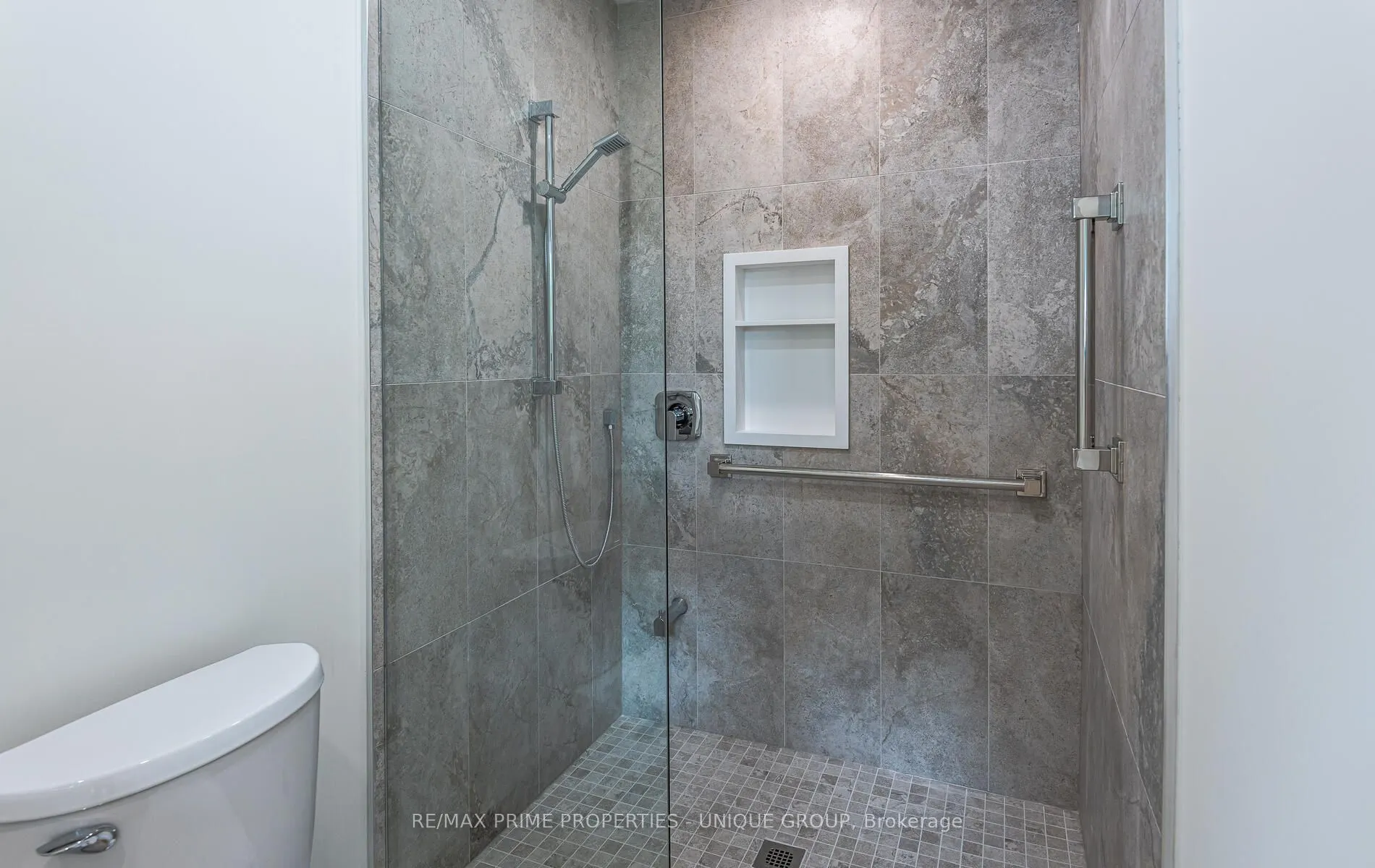 45 Astoria Avenue, #2