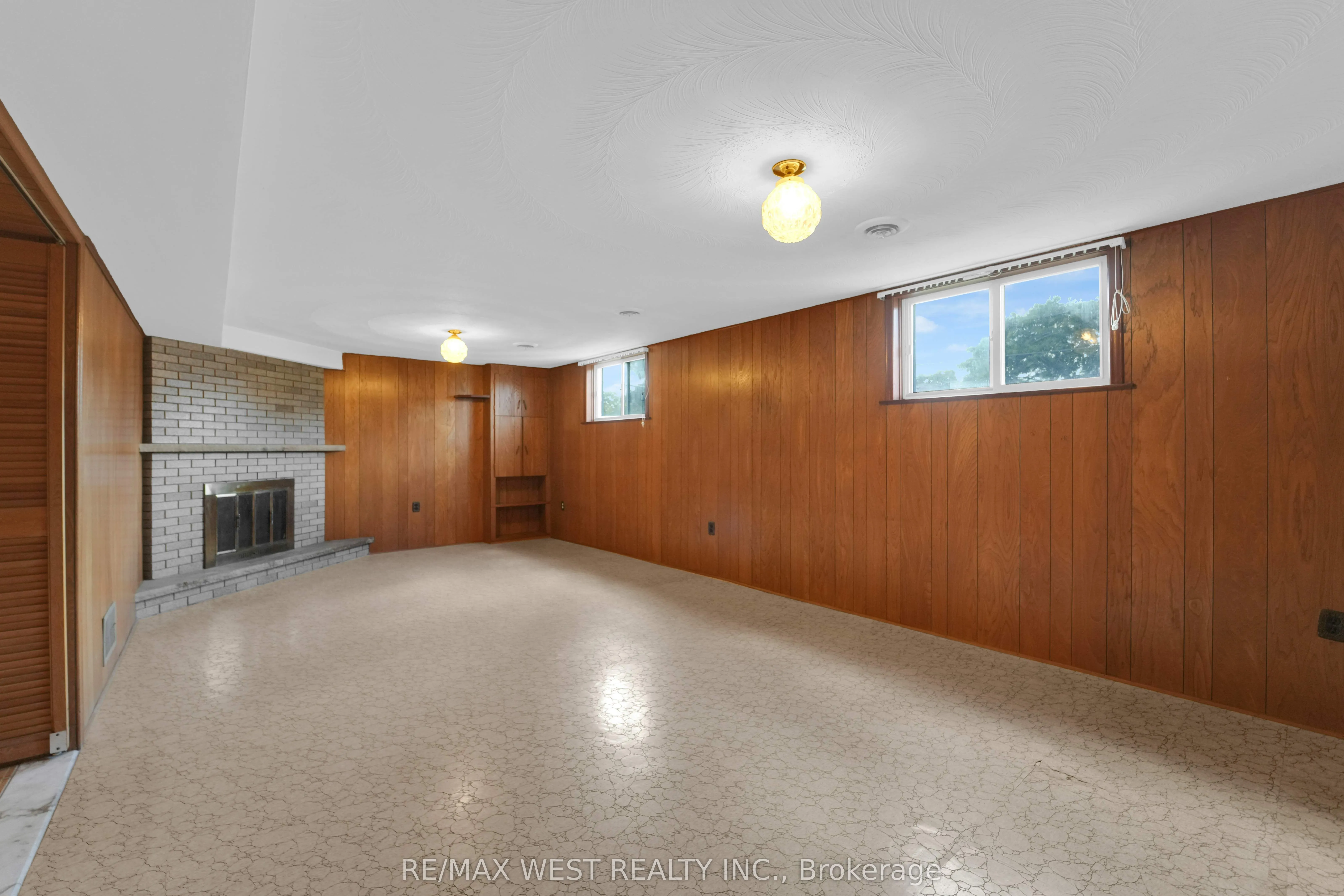 304 La Rose Avenue