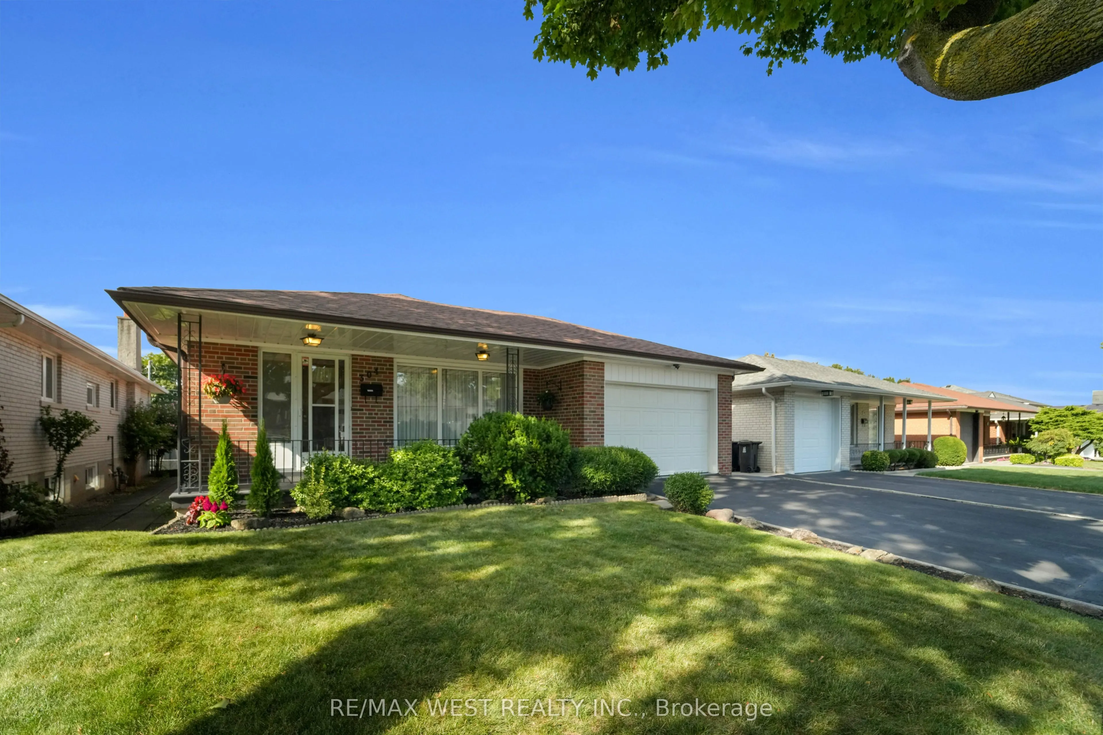 304 La Rose Avenue