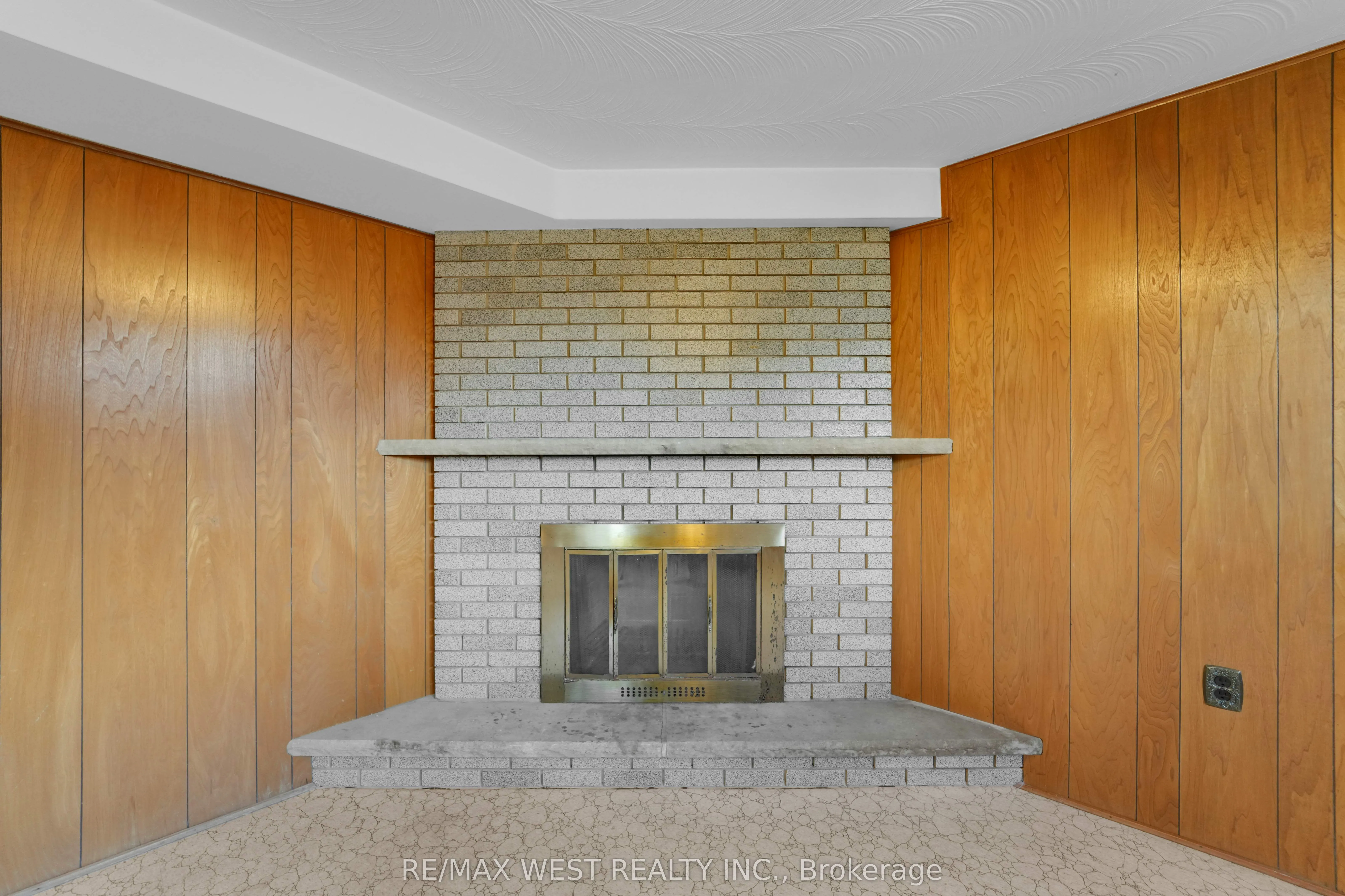 304 La Rose Avenue