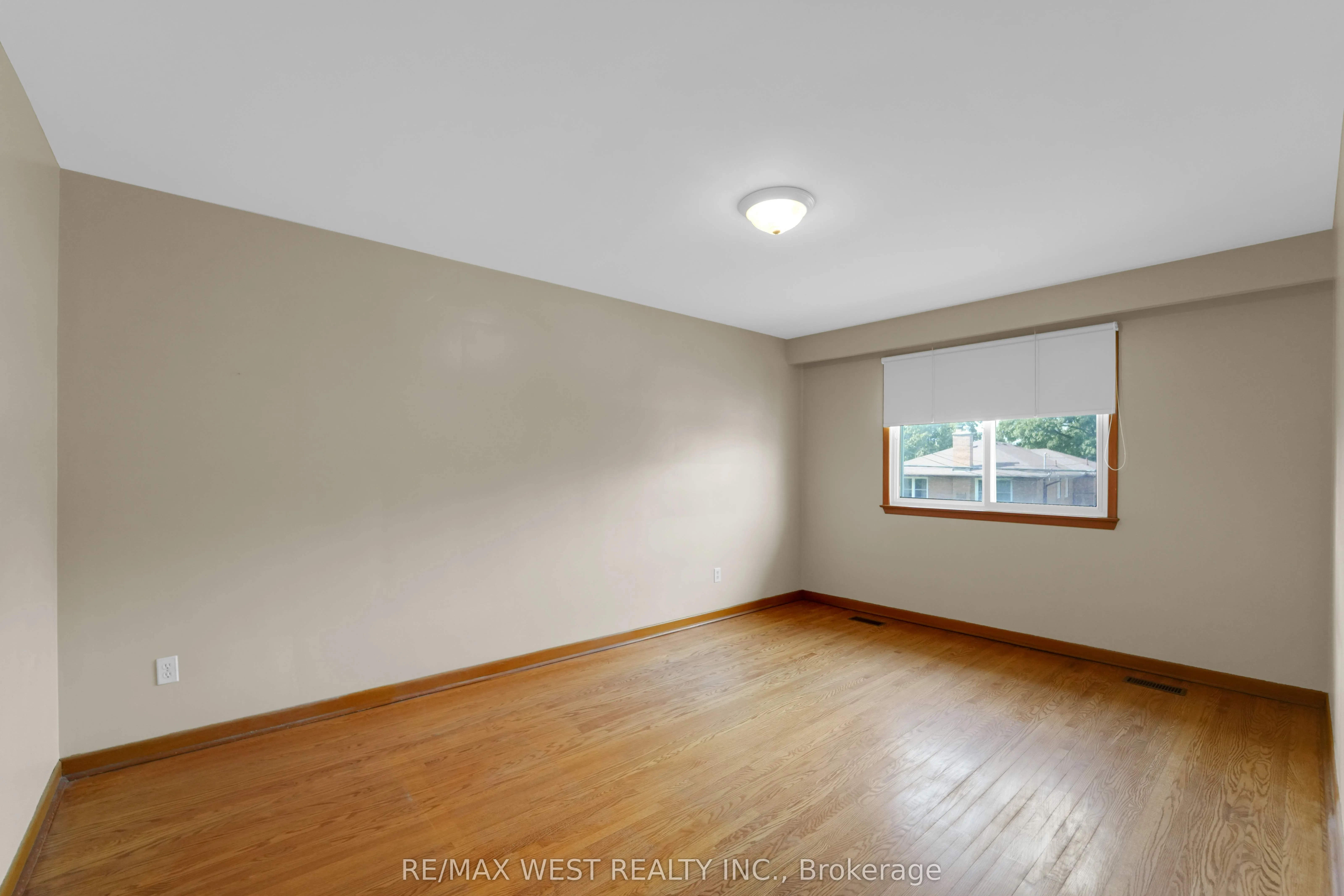 304 La Rose Avenue