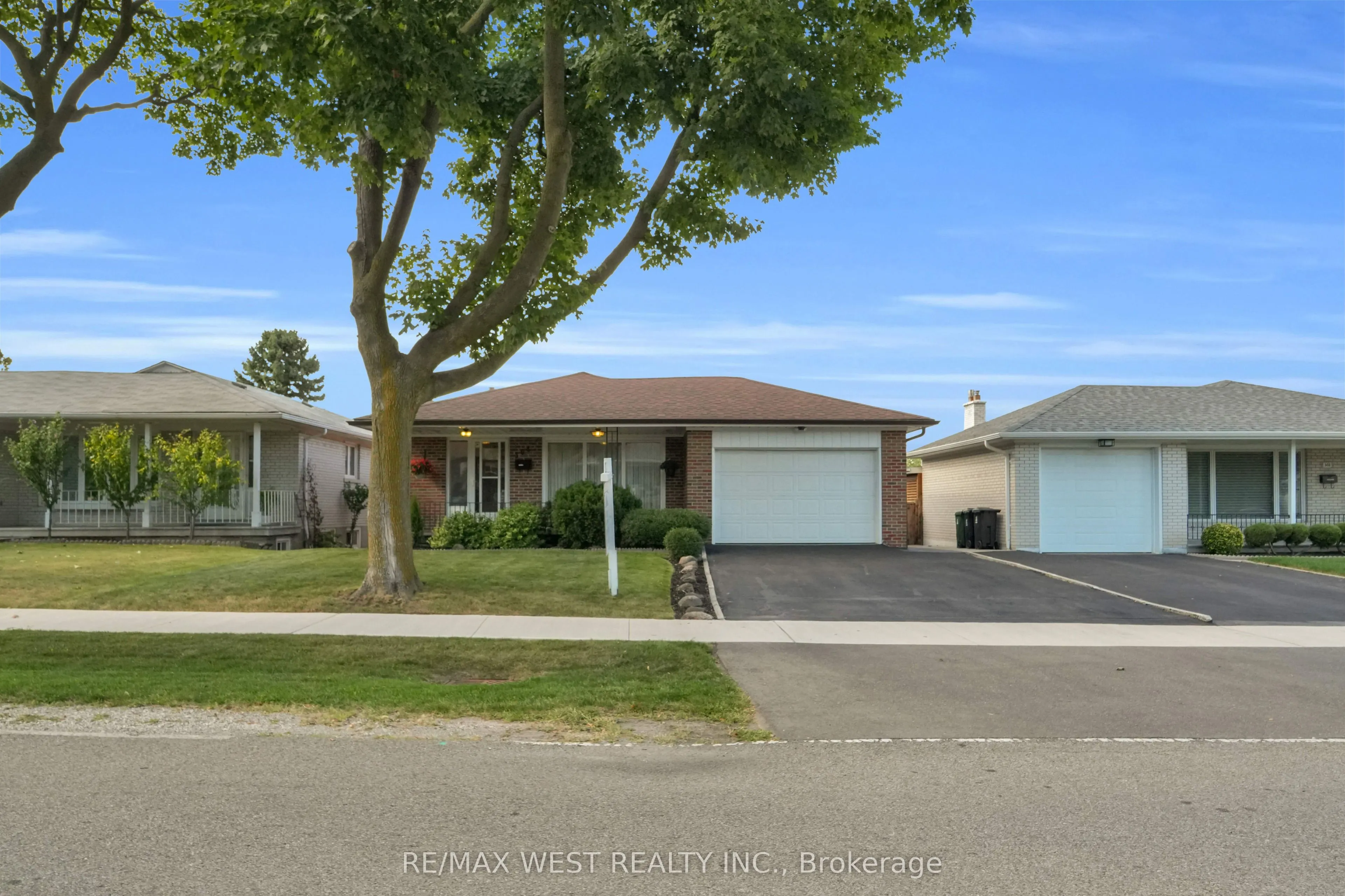 304 La Rose Avenue