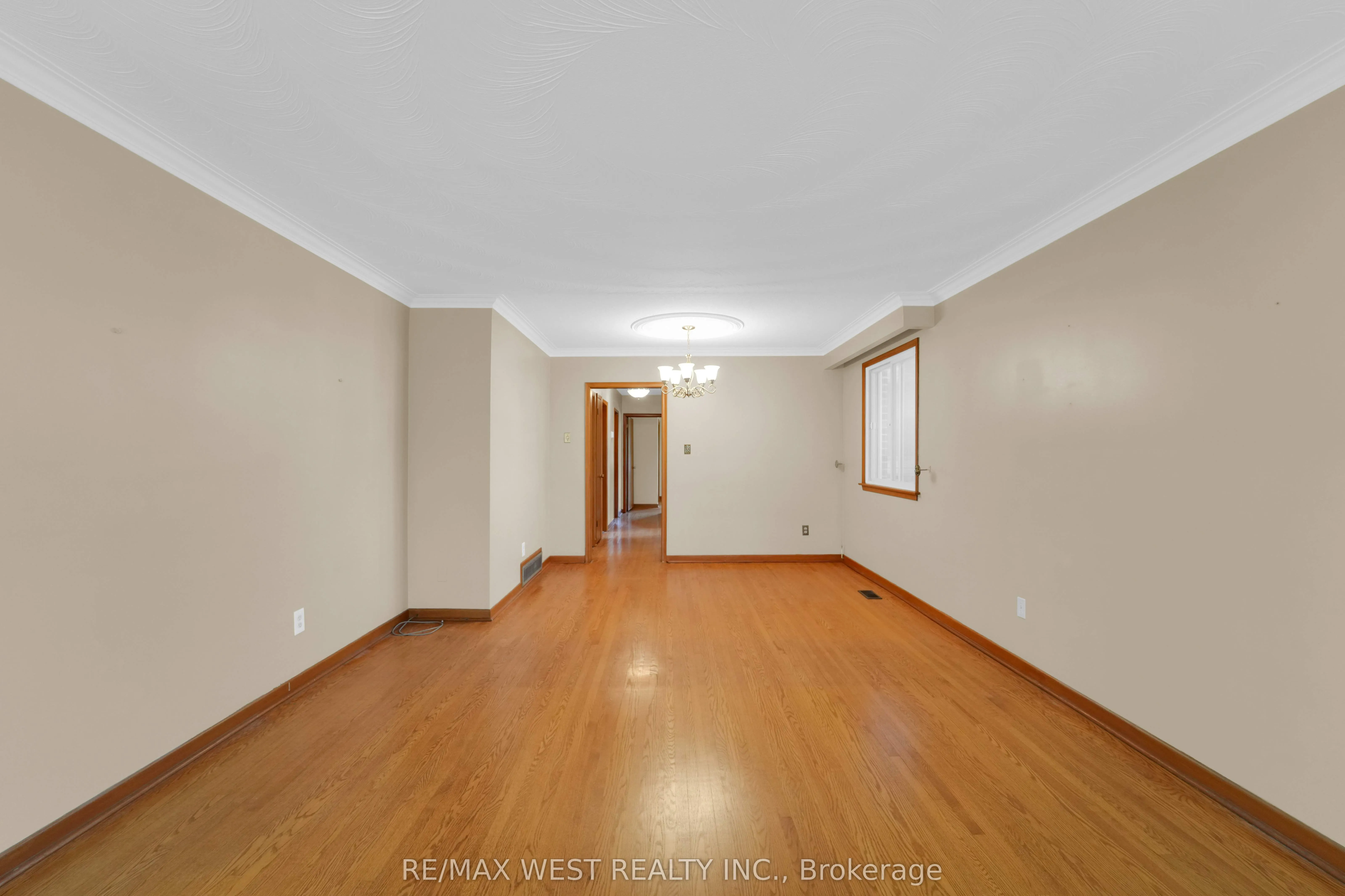 304 La Rose Avenue