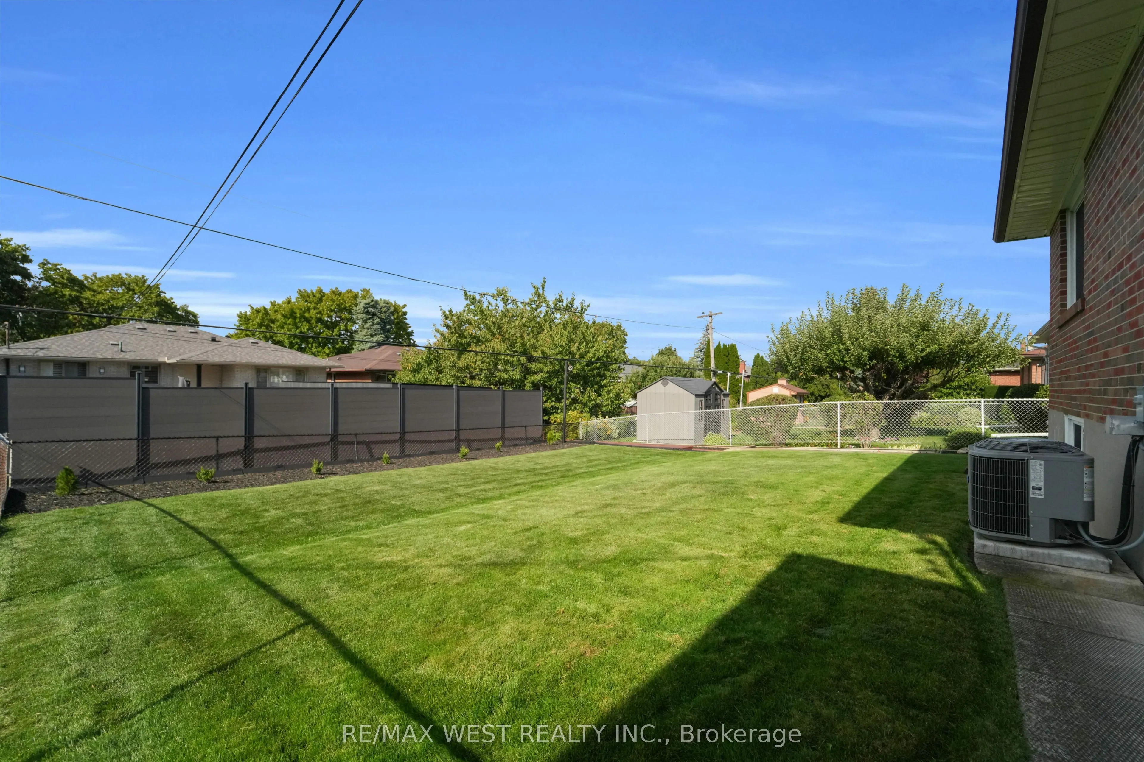 304 La Rose Avenue