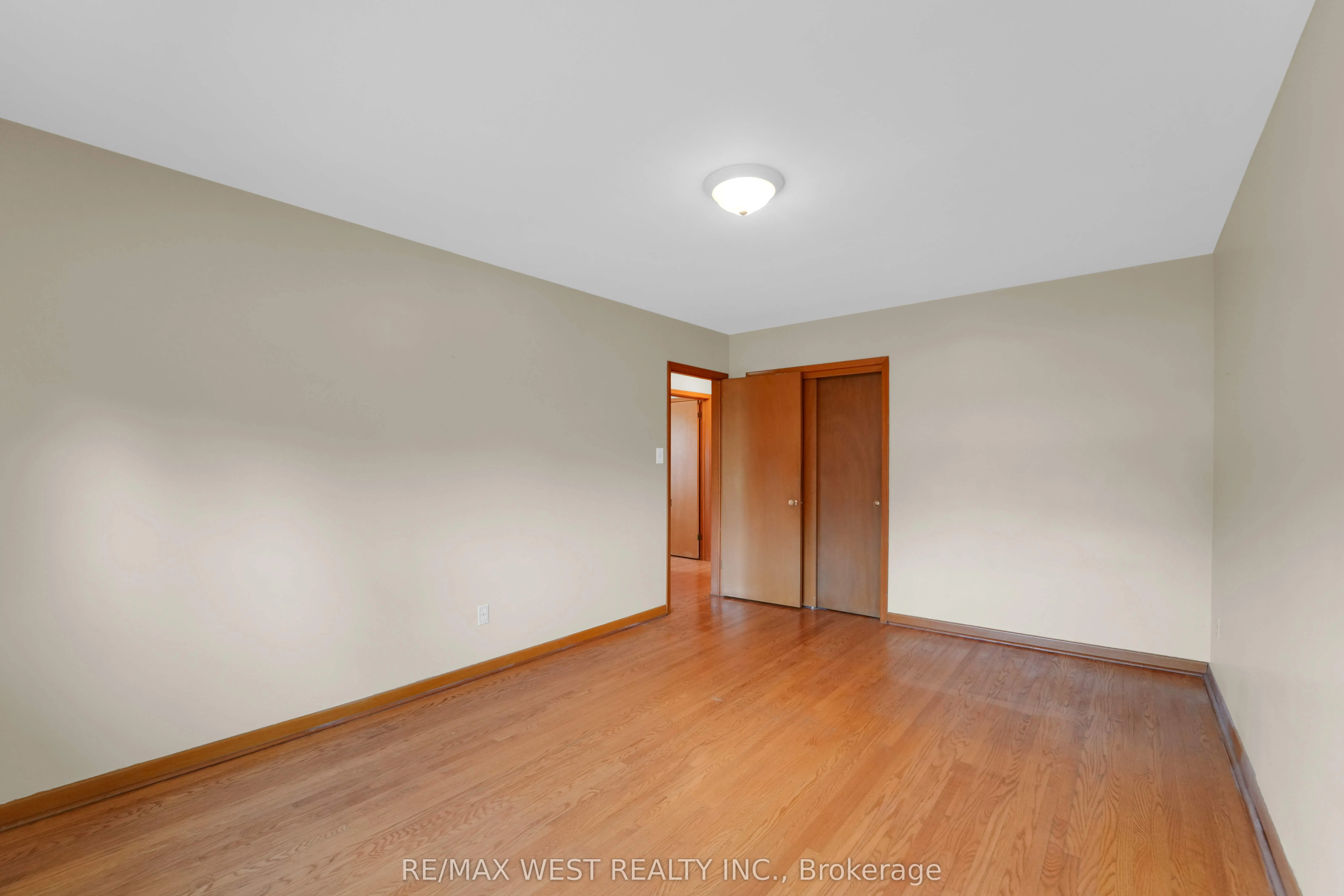 304 La Rose Avenue