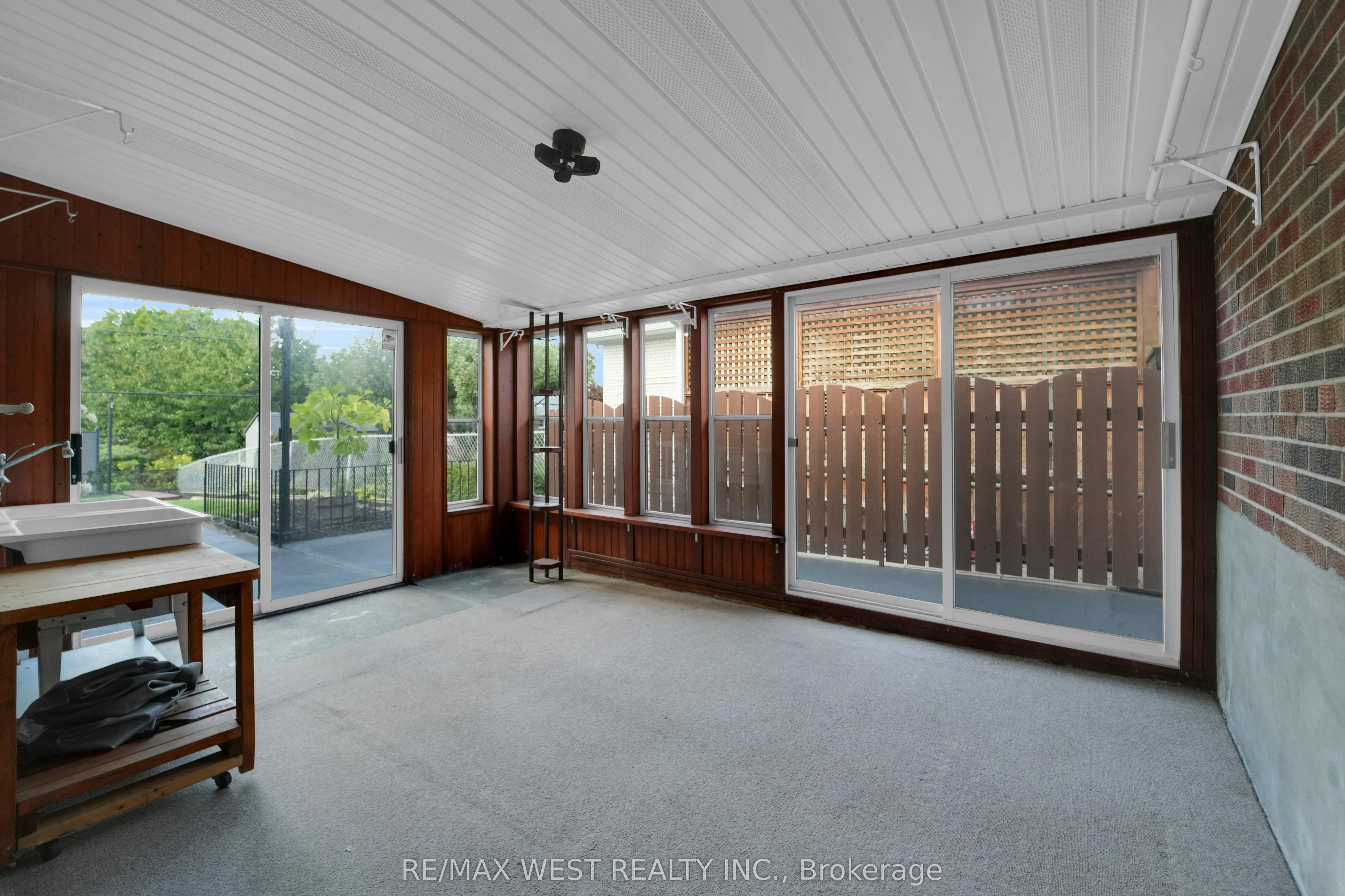 304 La Rose Avenue
