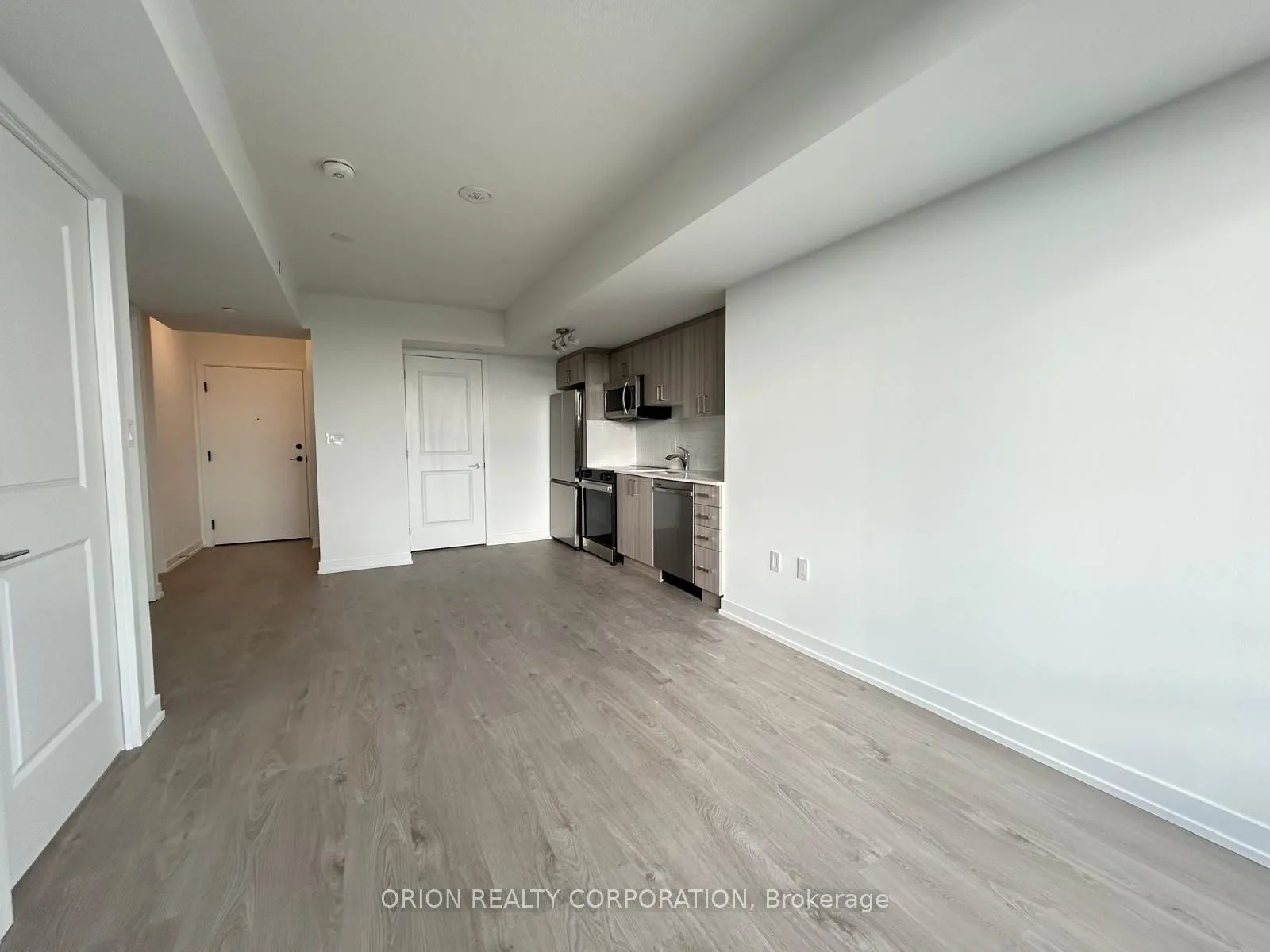 556 Marlee Avenue, #815