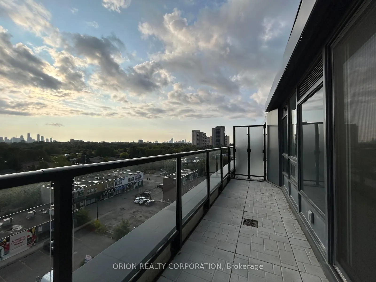 556 Marlee Avenue, #815