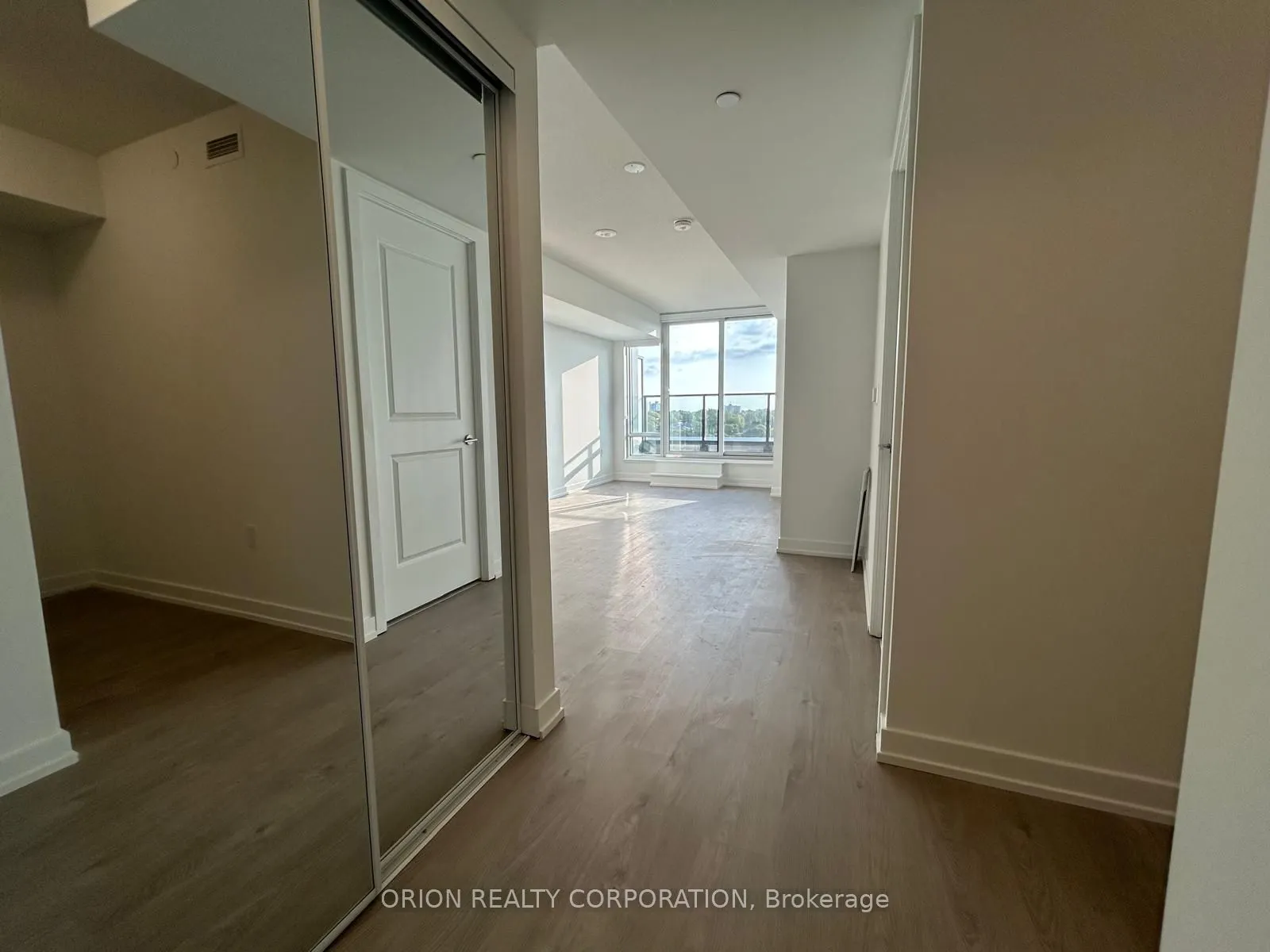 556 Marlee Avenue, #815