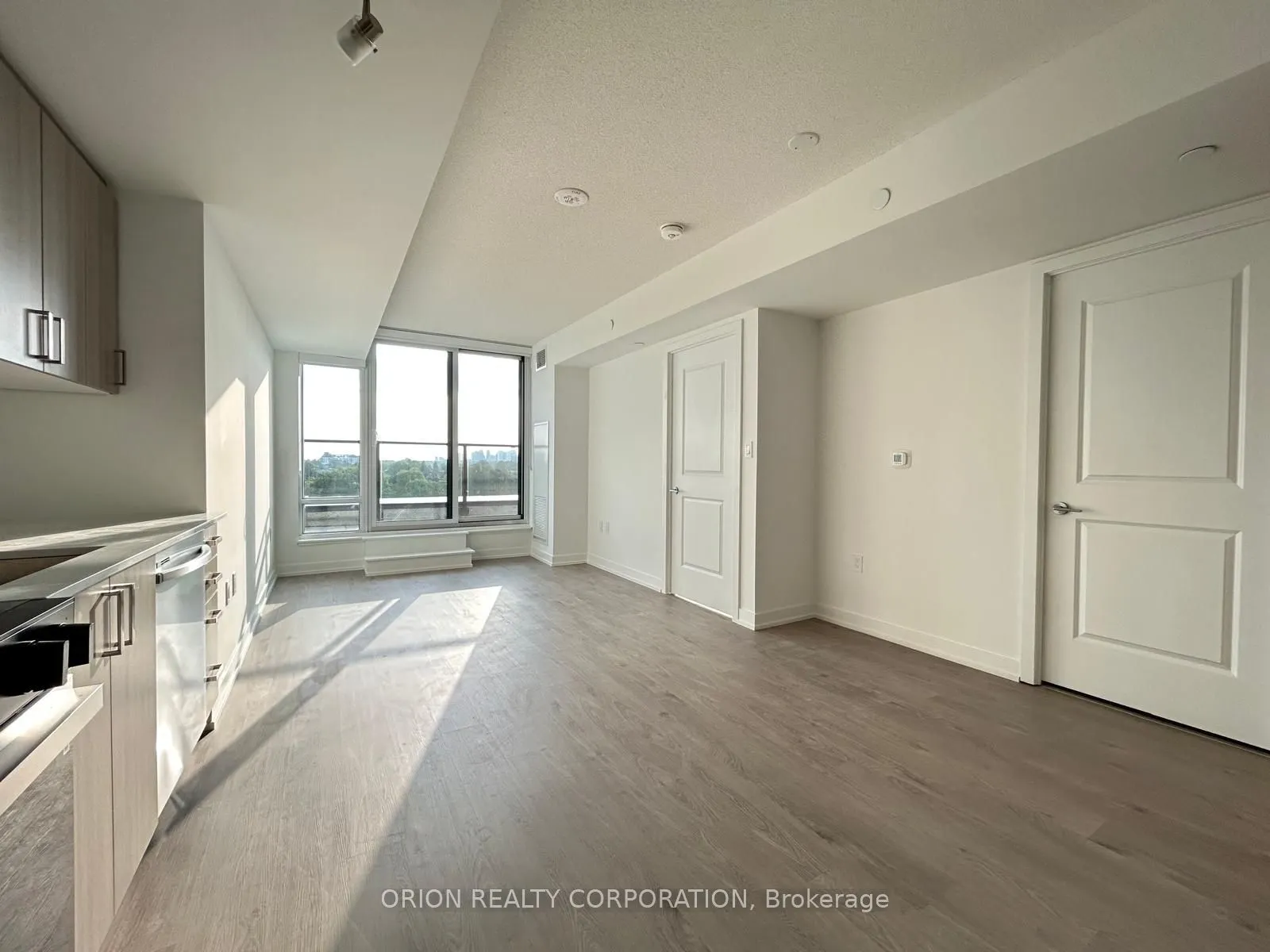 556 Marlee Avenue, #815