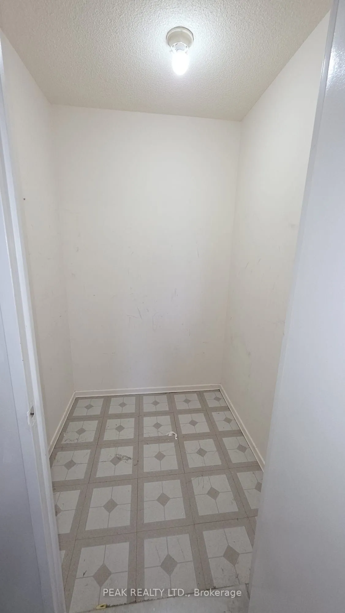 18 KNIGHTSBRIDGE Road, #705
