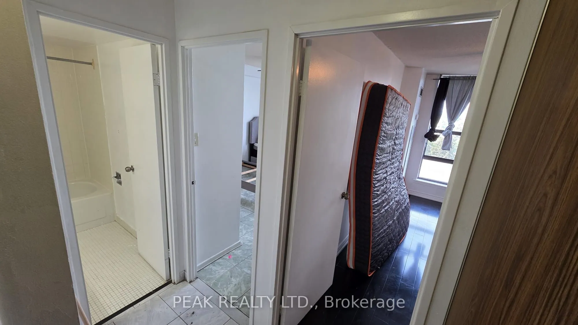 18 KNIGHTSBRIDGE Road, #705