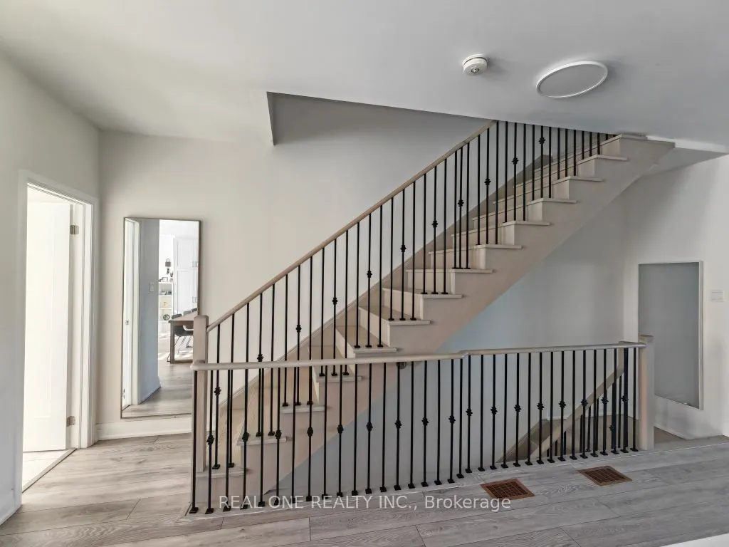 19 Woodstream Drive