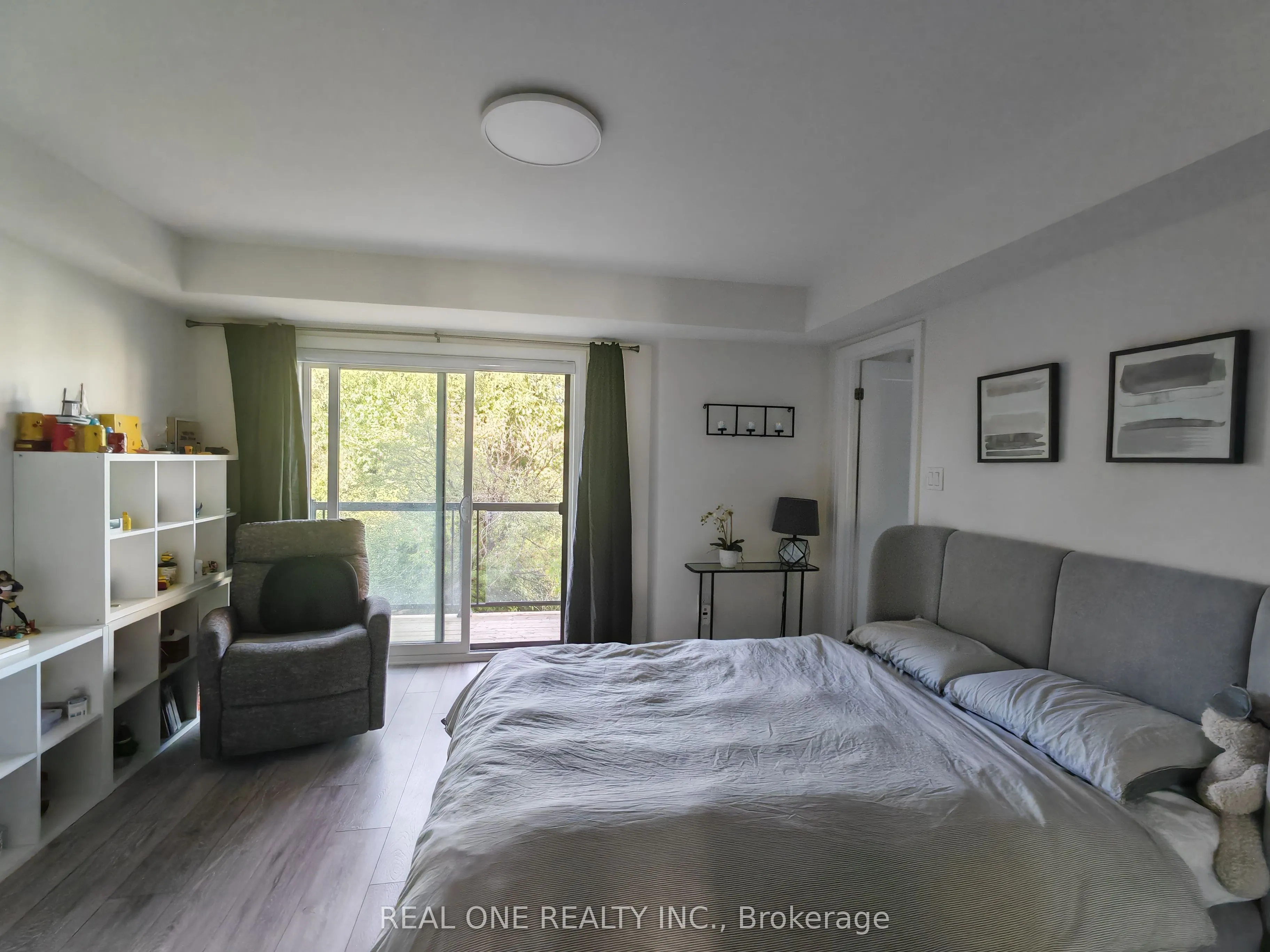 19 Woodstream Drive