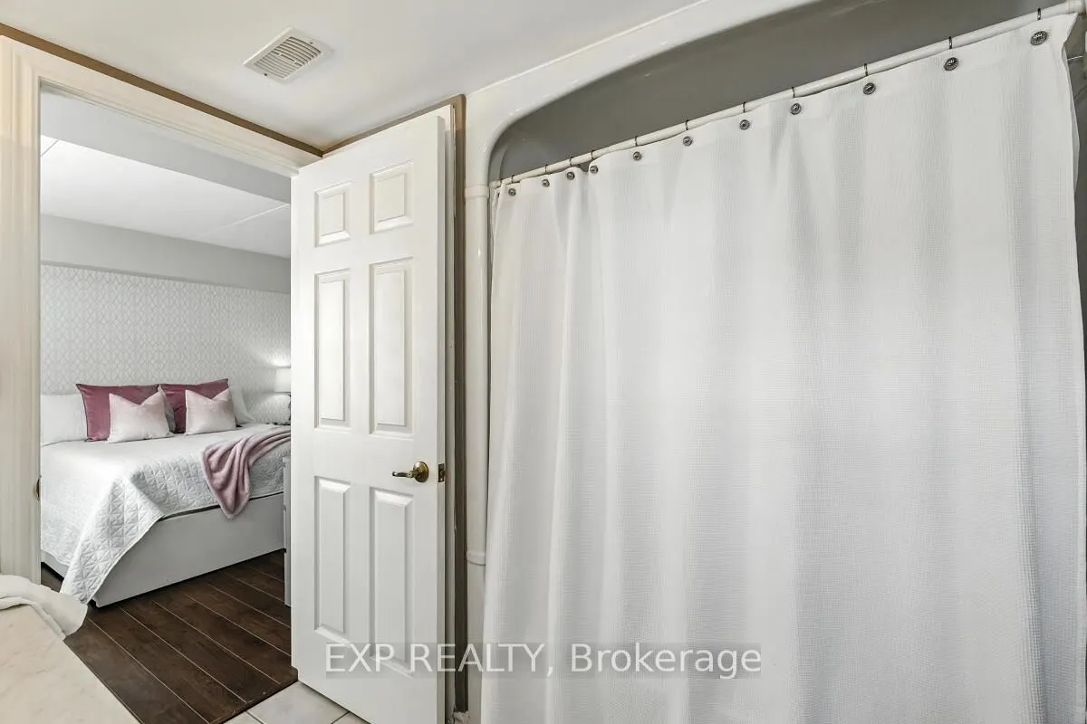 1421 Walkers Line, #215