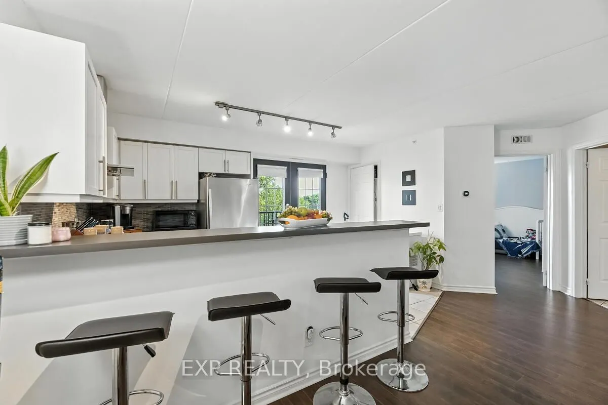 1421 Walkers Line, #215