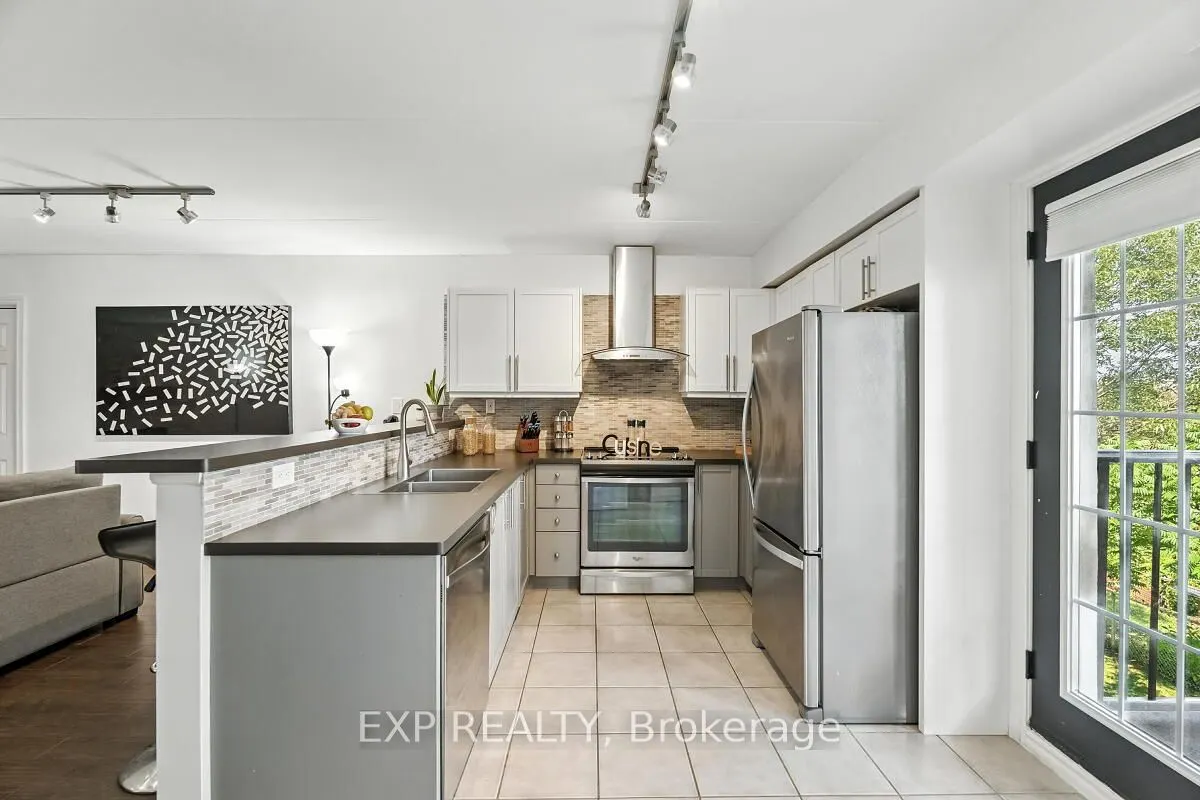 1421 Walkers Line, #215