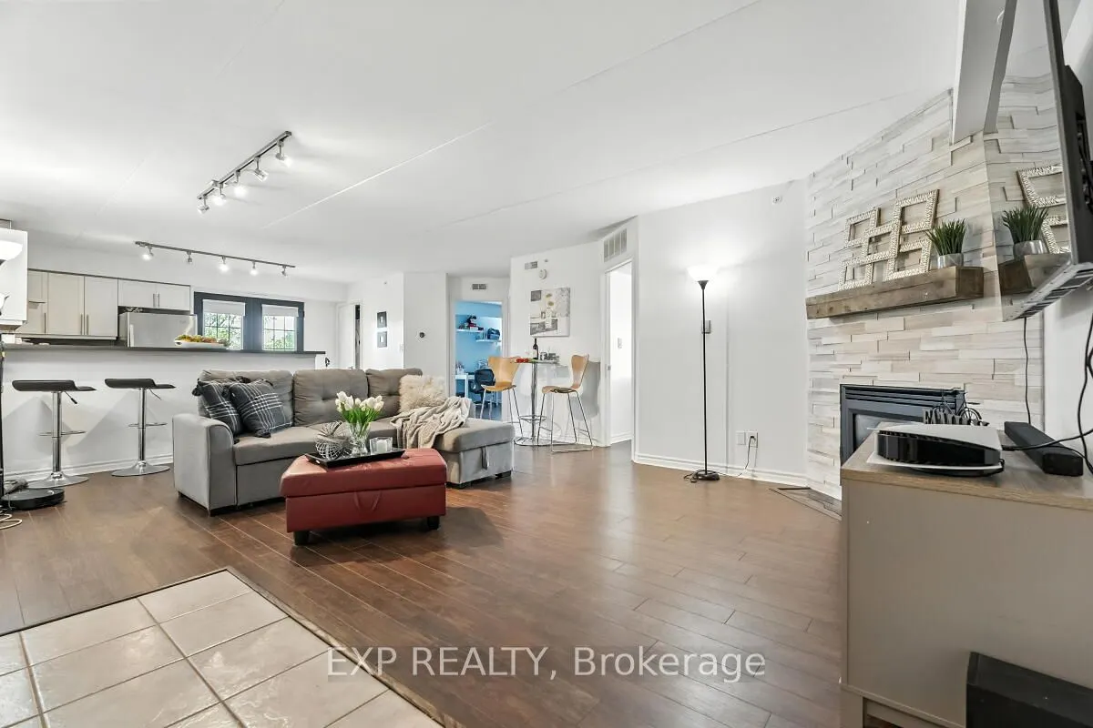 1421 Walkers Line, #215