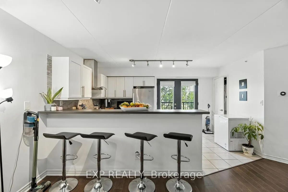 1421 Walkers Line, #215