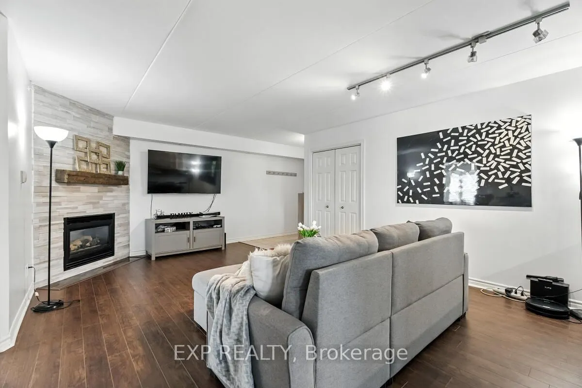1421 Walkers Line, #215