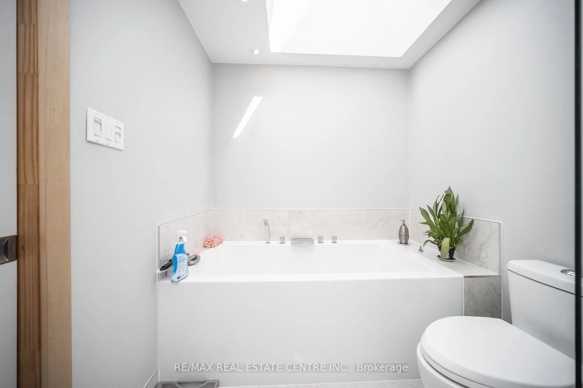 2536 Barcella Crescent