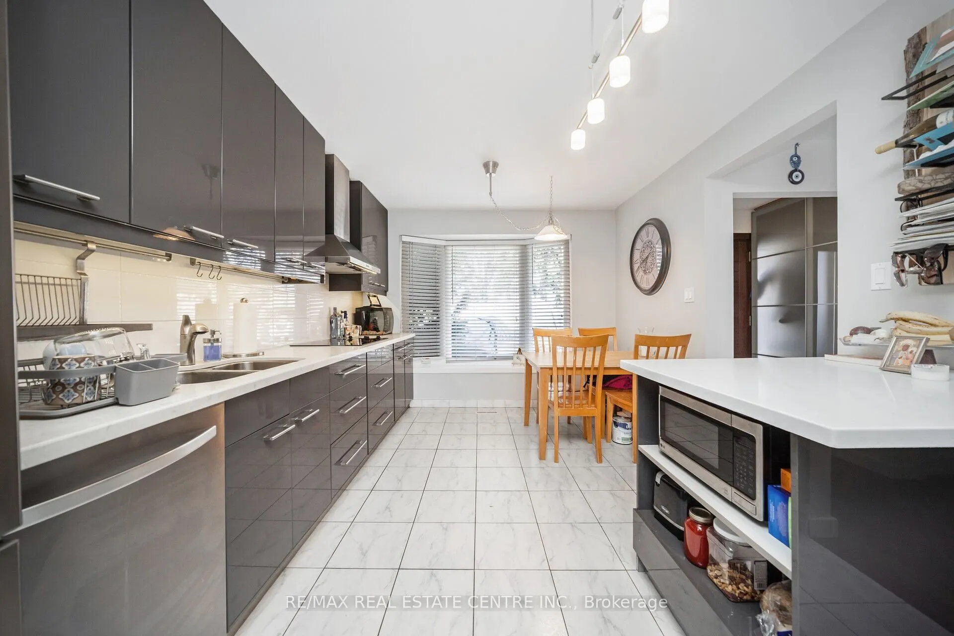 2536 Barcella Crescent