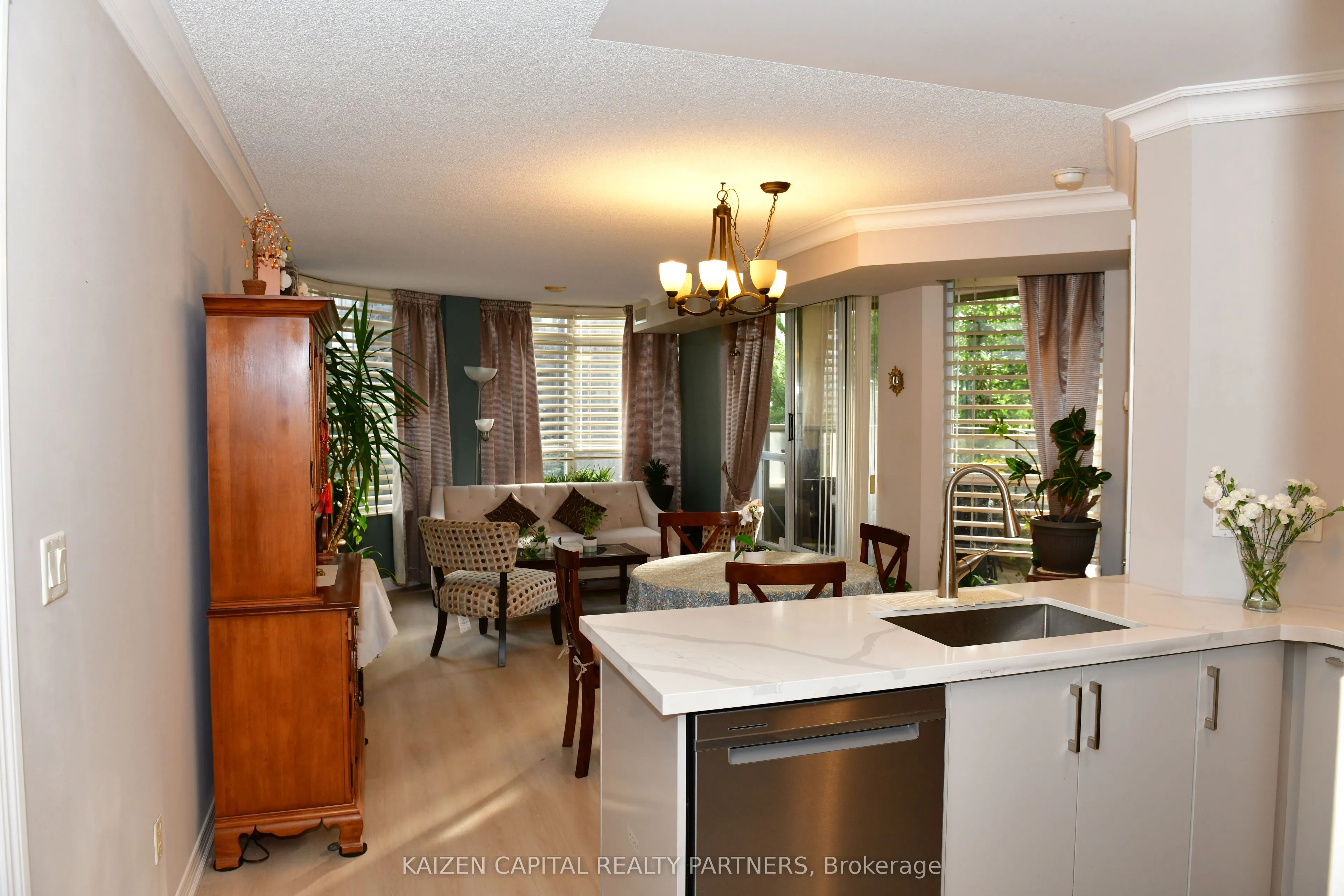 310 Burnhamthorpe Road W, #213