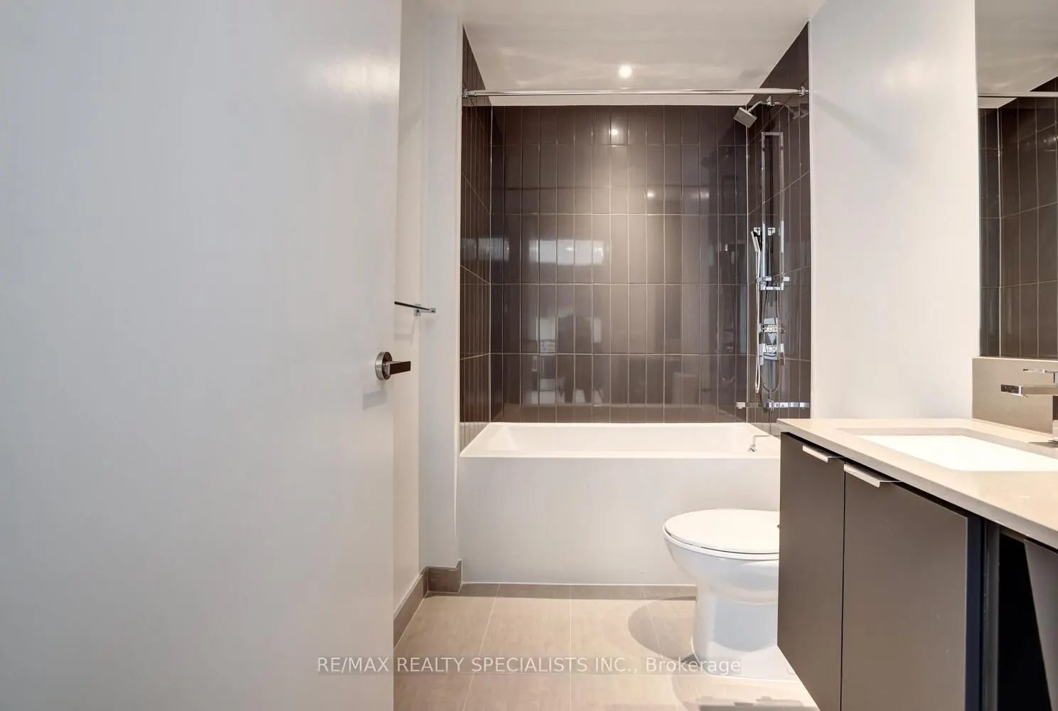 3883 Quartz Road, #2008