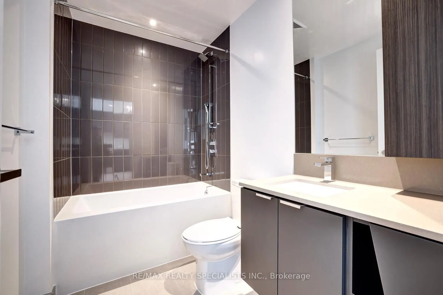 3883 Quartz Road, #2008