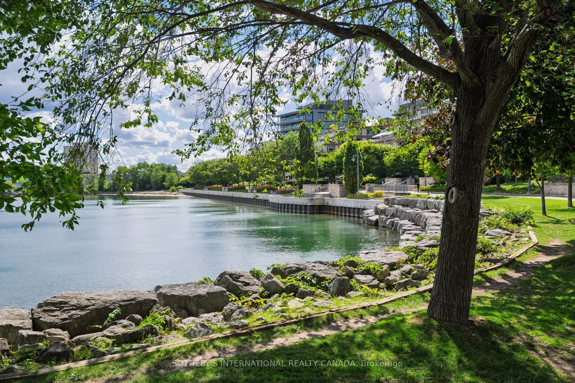 54 St Lawrence Drive, #22