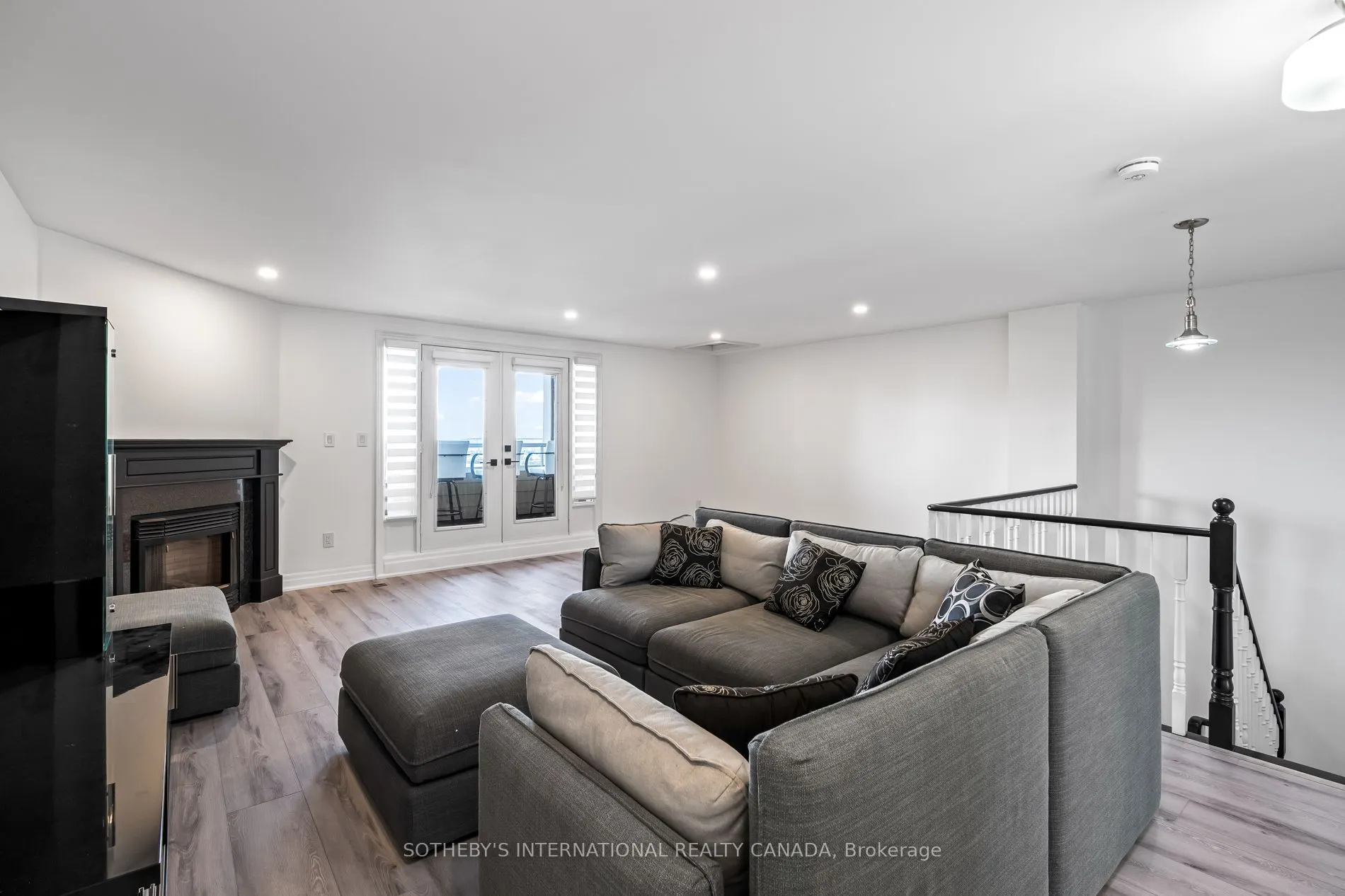 54 St Lawrence Drive, #22