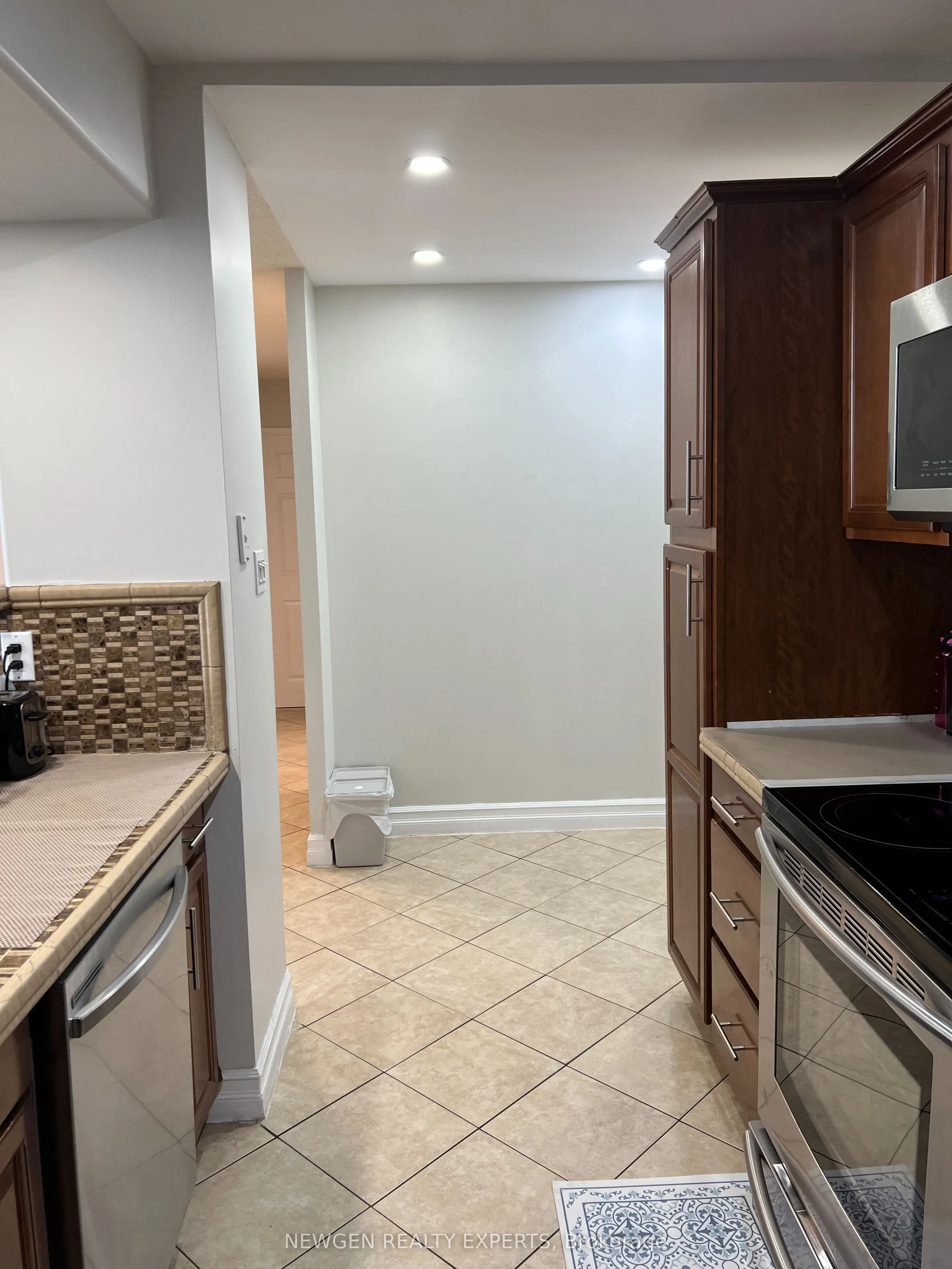550 Webb Drive, #UPH 12