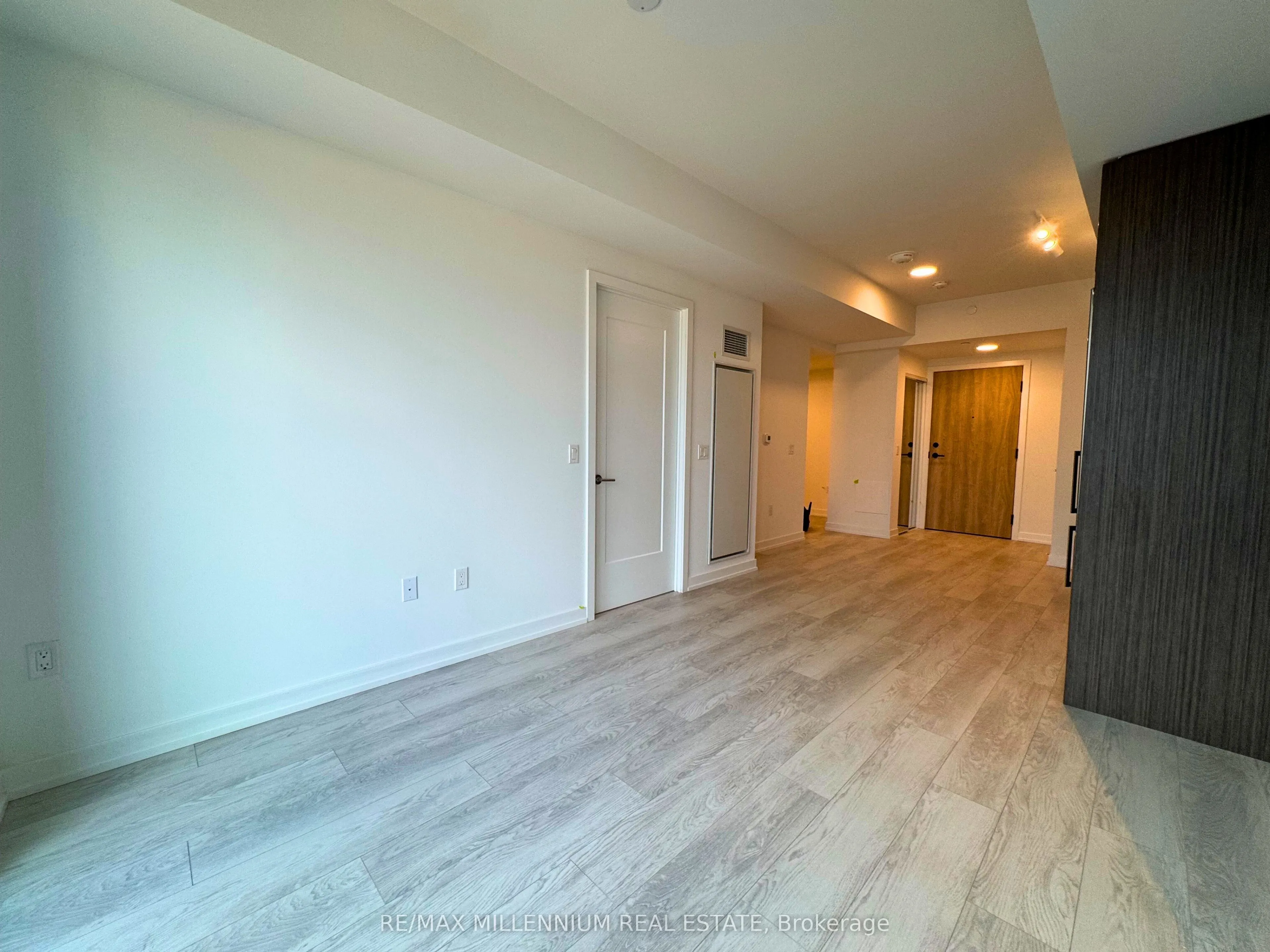 801 the Queens Way, #419