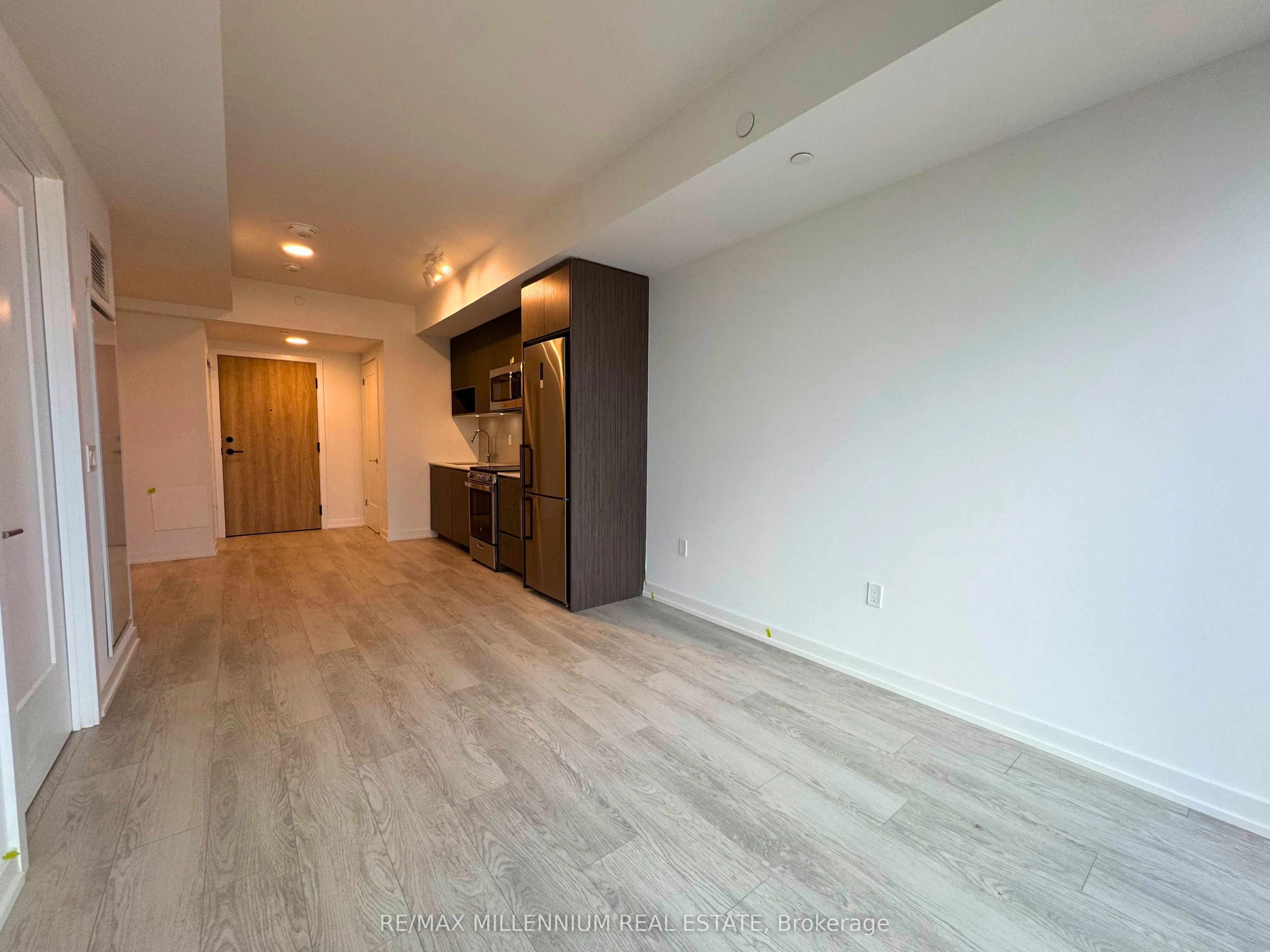 801 the Queens Way, #419