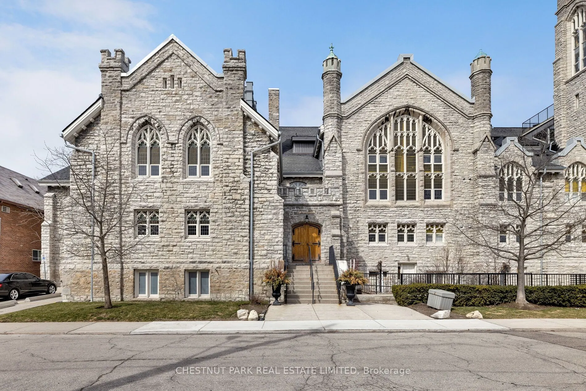 384 Sunnyside Avenue, #309