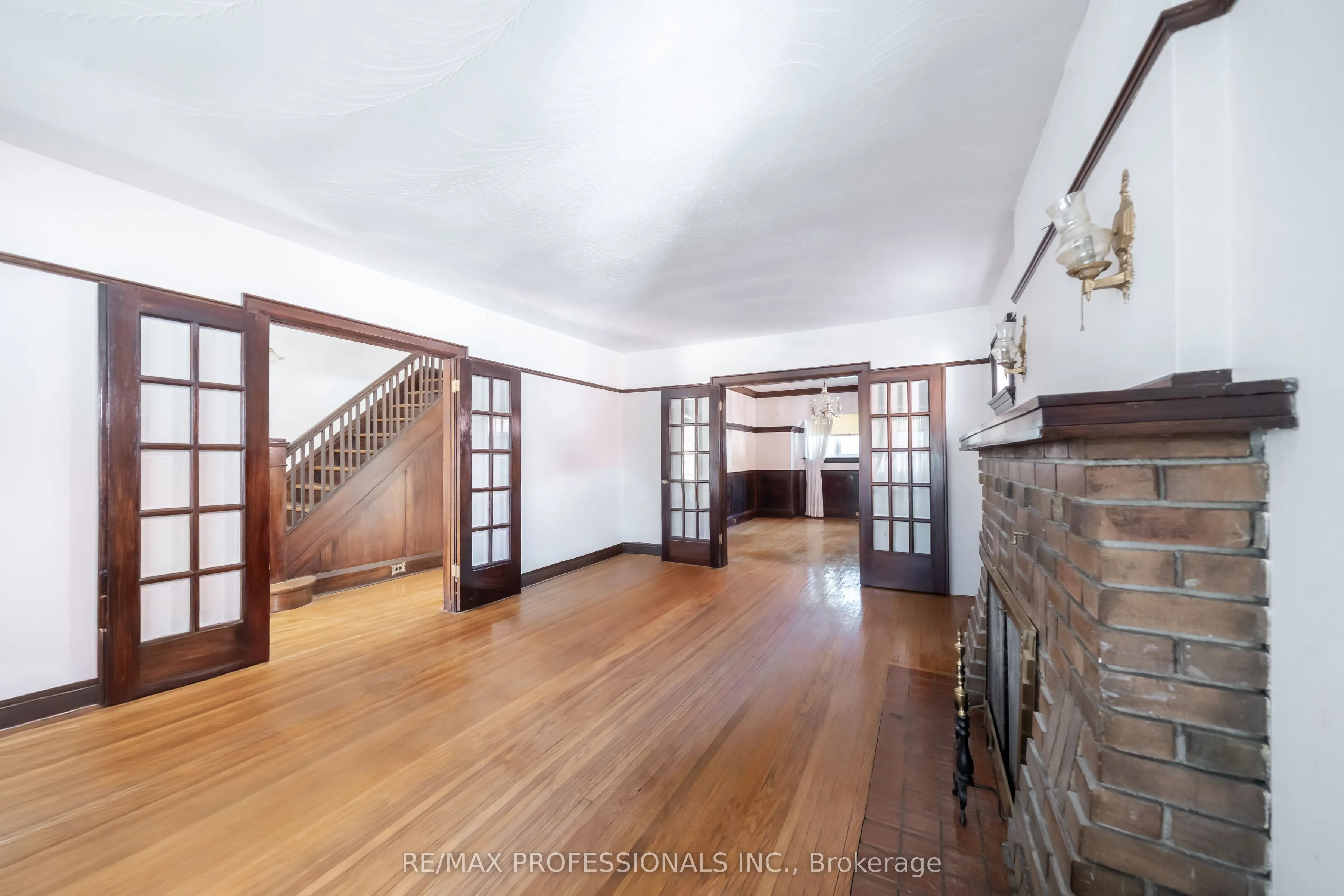 24 Queens Avenue