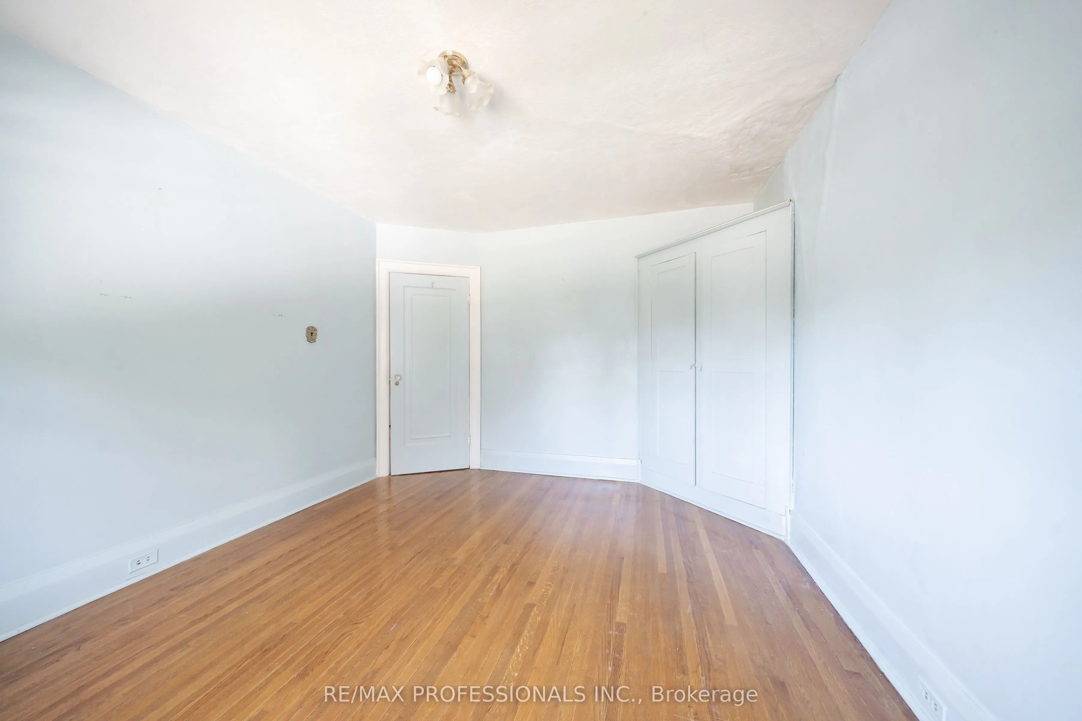 24 Queens Avenue