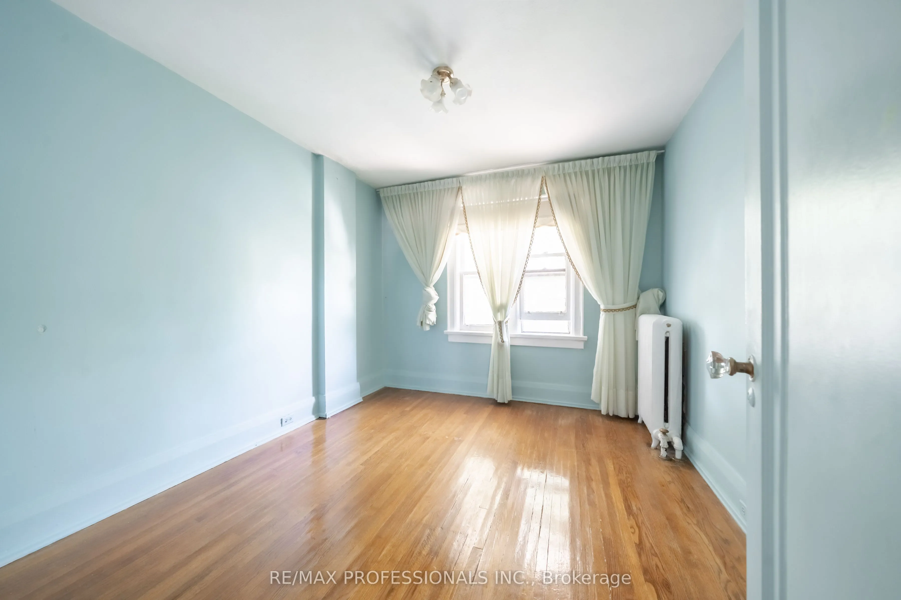 24 Queens Avenue