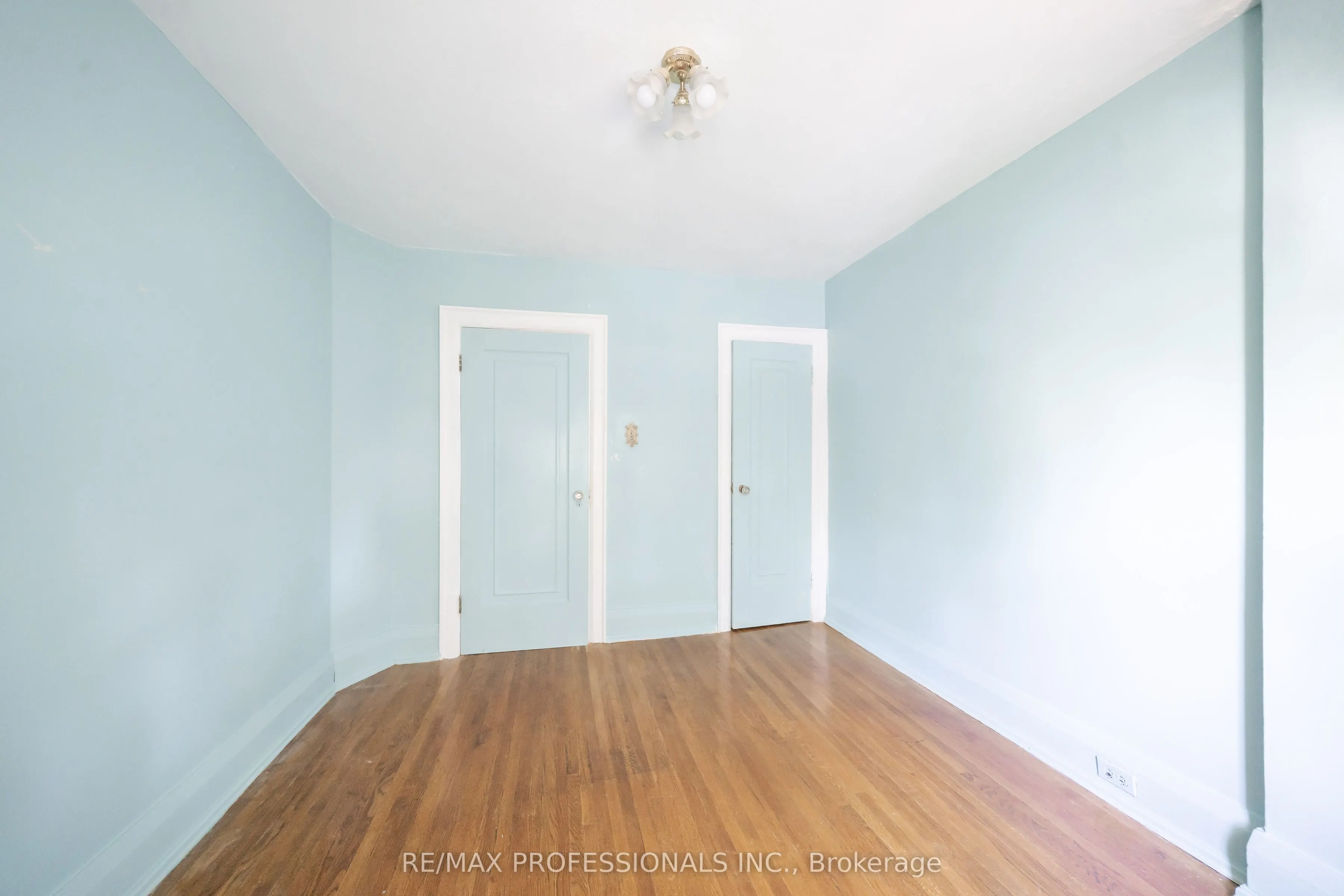 24 Queens Avenue
