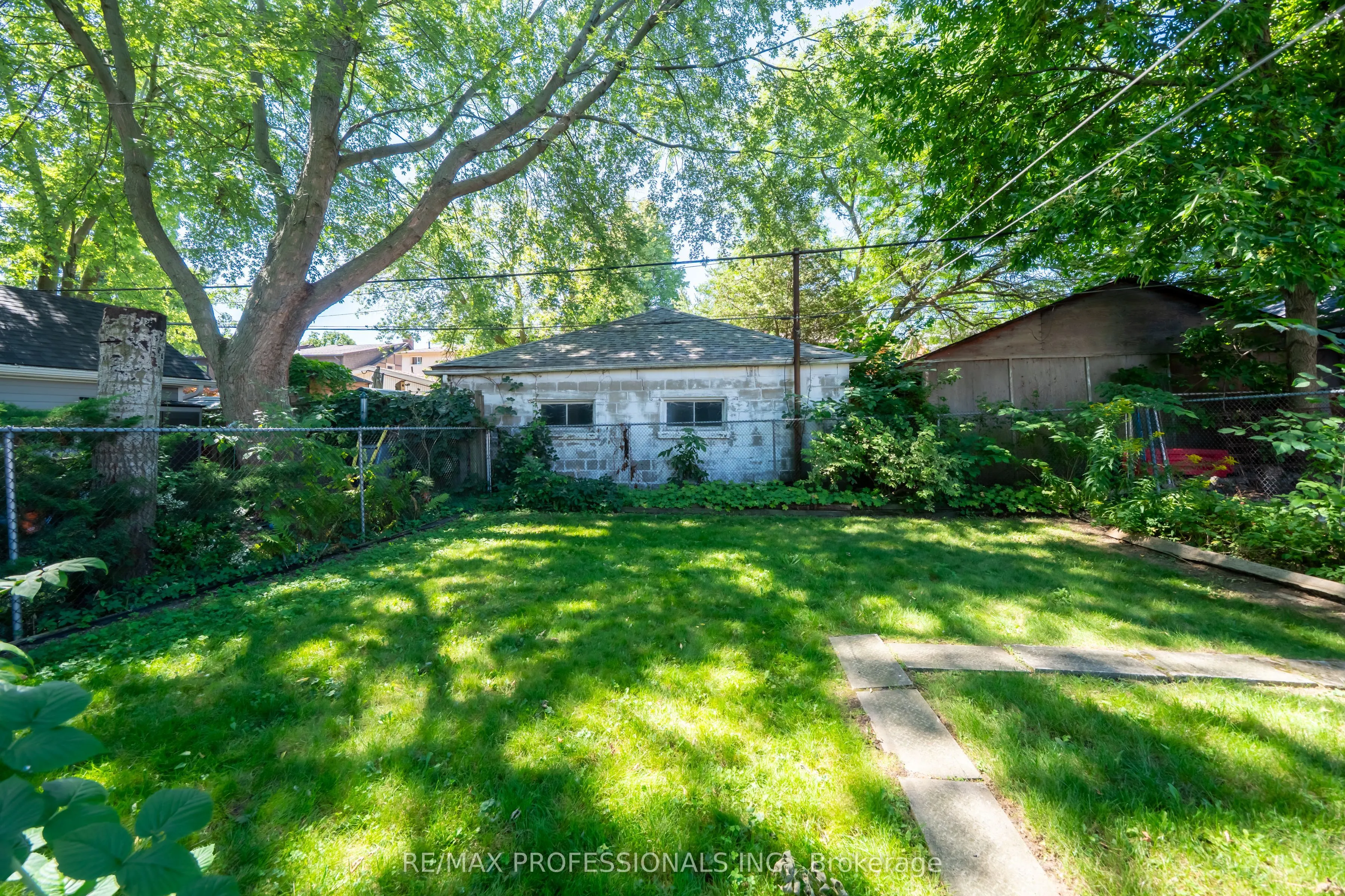 24 Queens Avenue