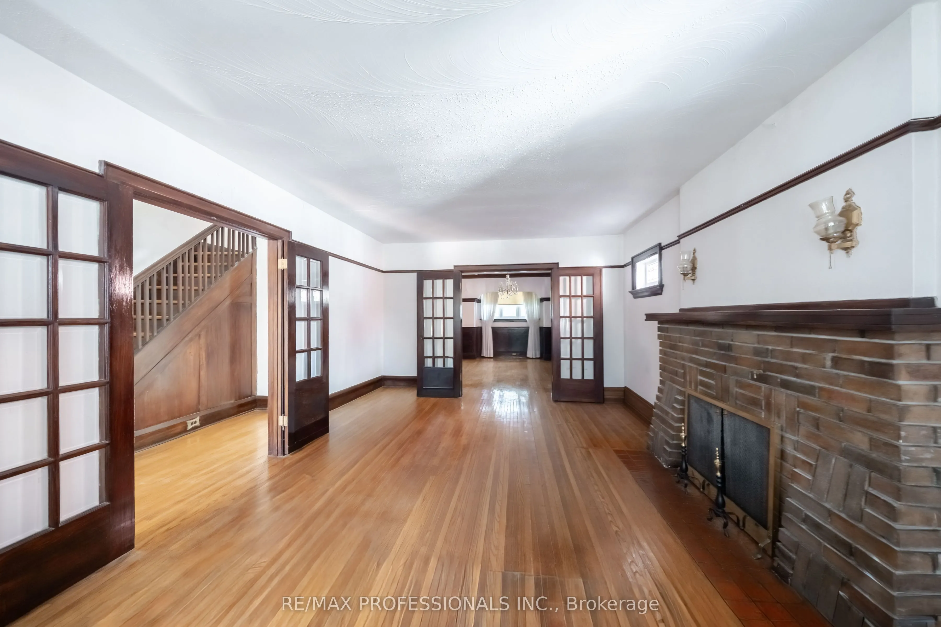 24 Queens Avenue
