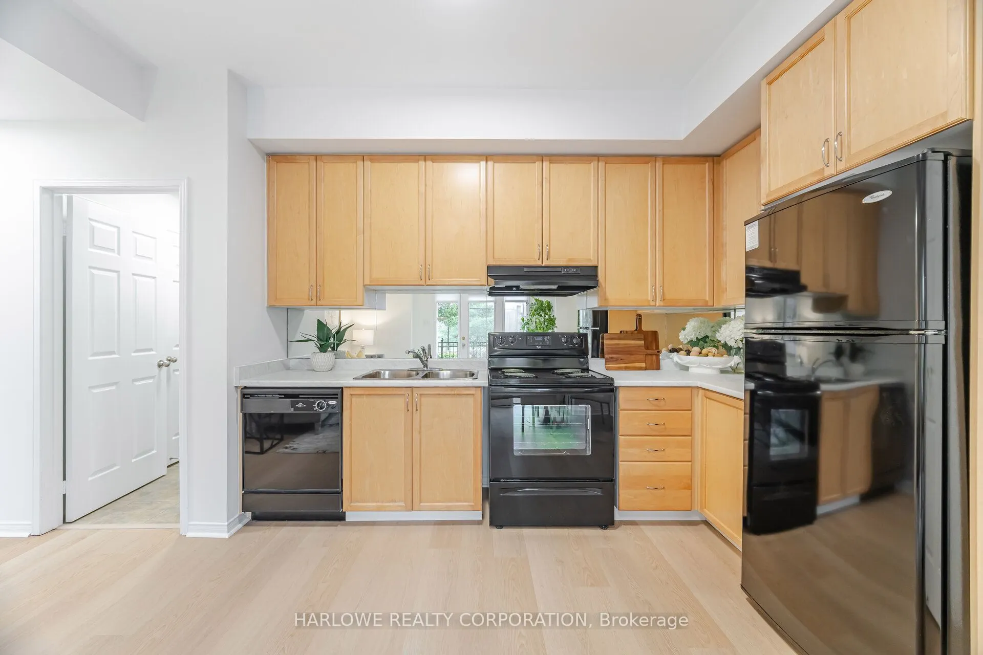 60 Fairwood Circle, #11